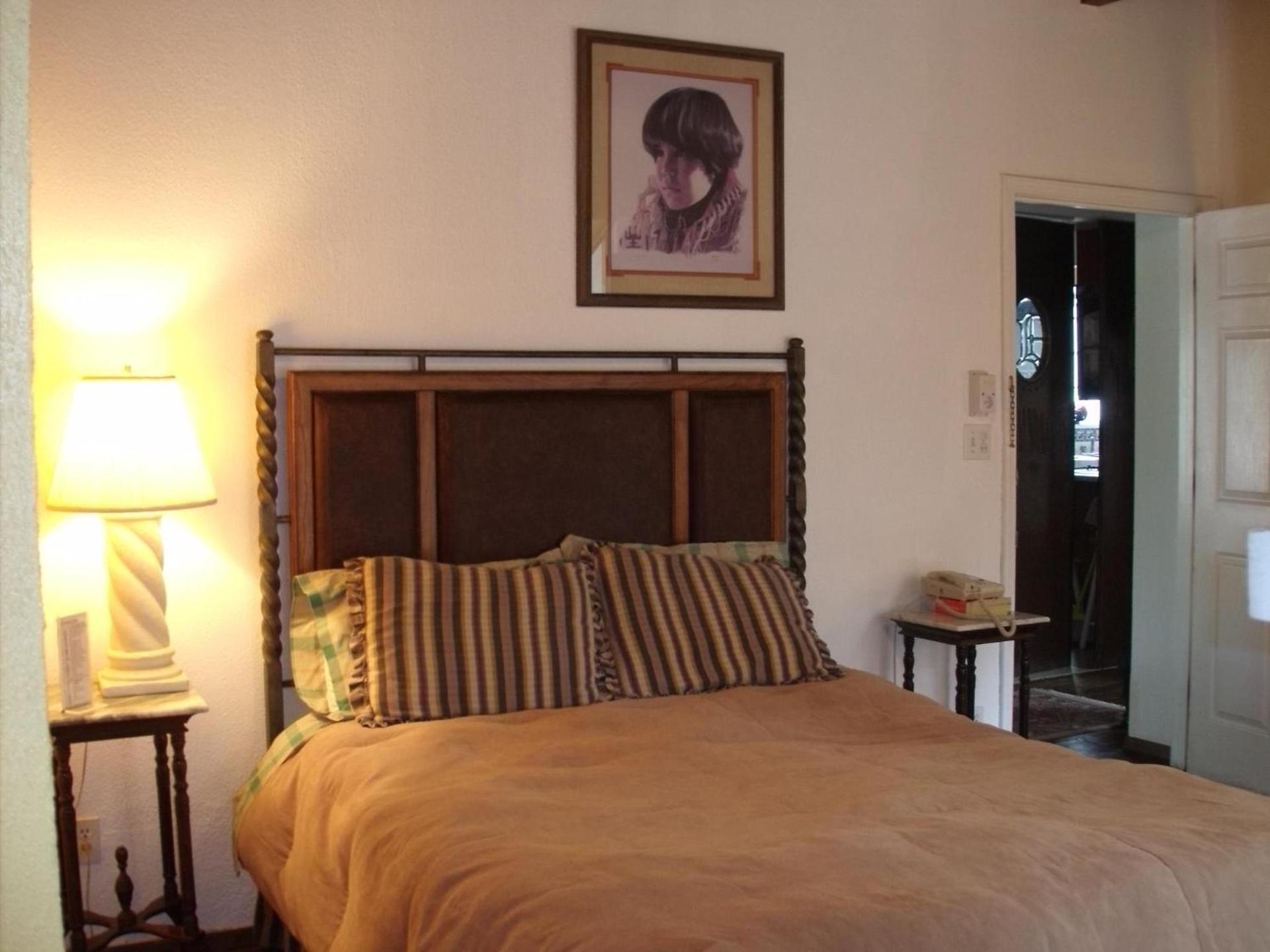 Lundeen Inn of the Arts photo 10