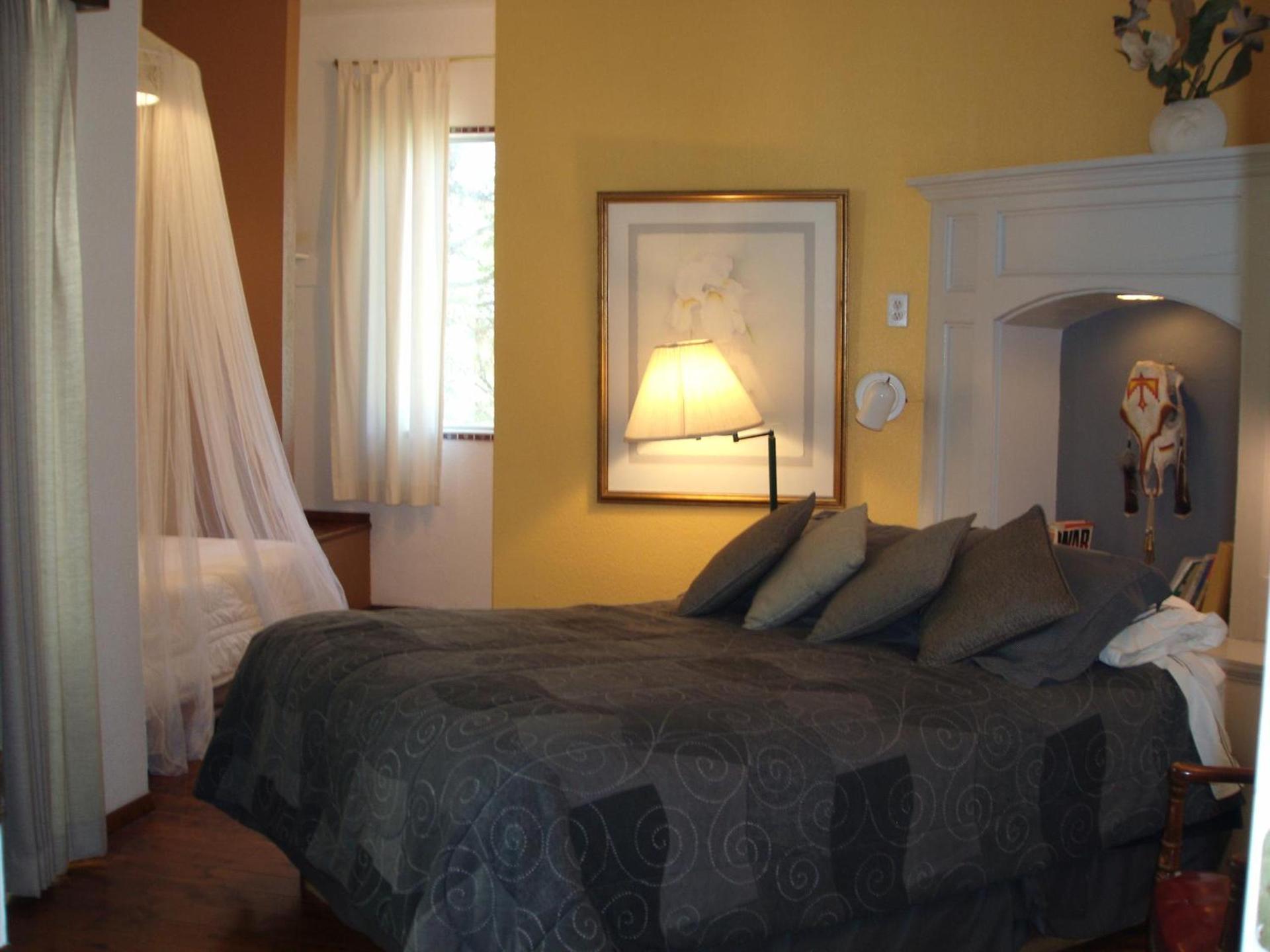Lundeen Inn of the Arts photo 7