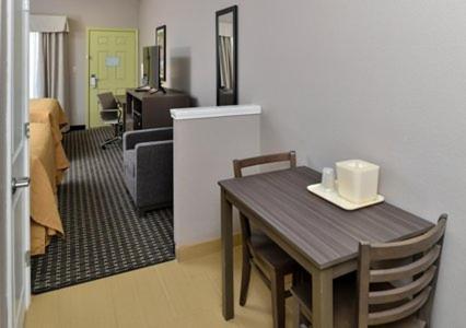 Scottish Inn & Suites Cotulla, TX photo 44
