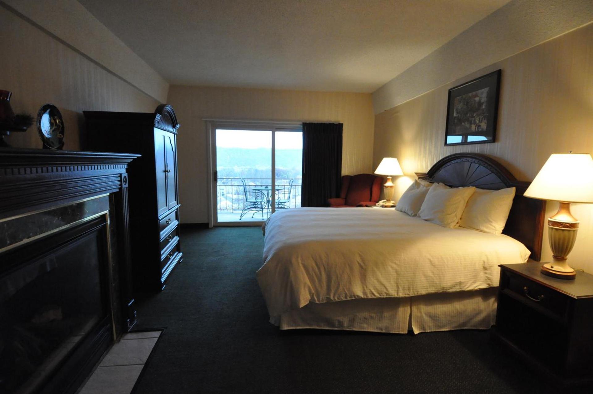 Hillside Inn photo 16