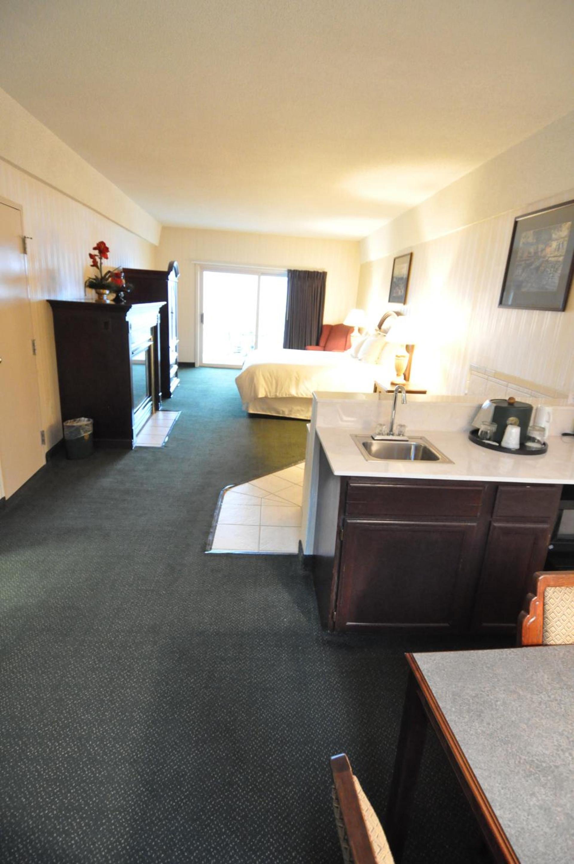 Hillside Inn photo 17