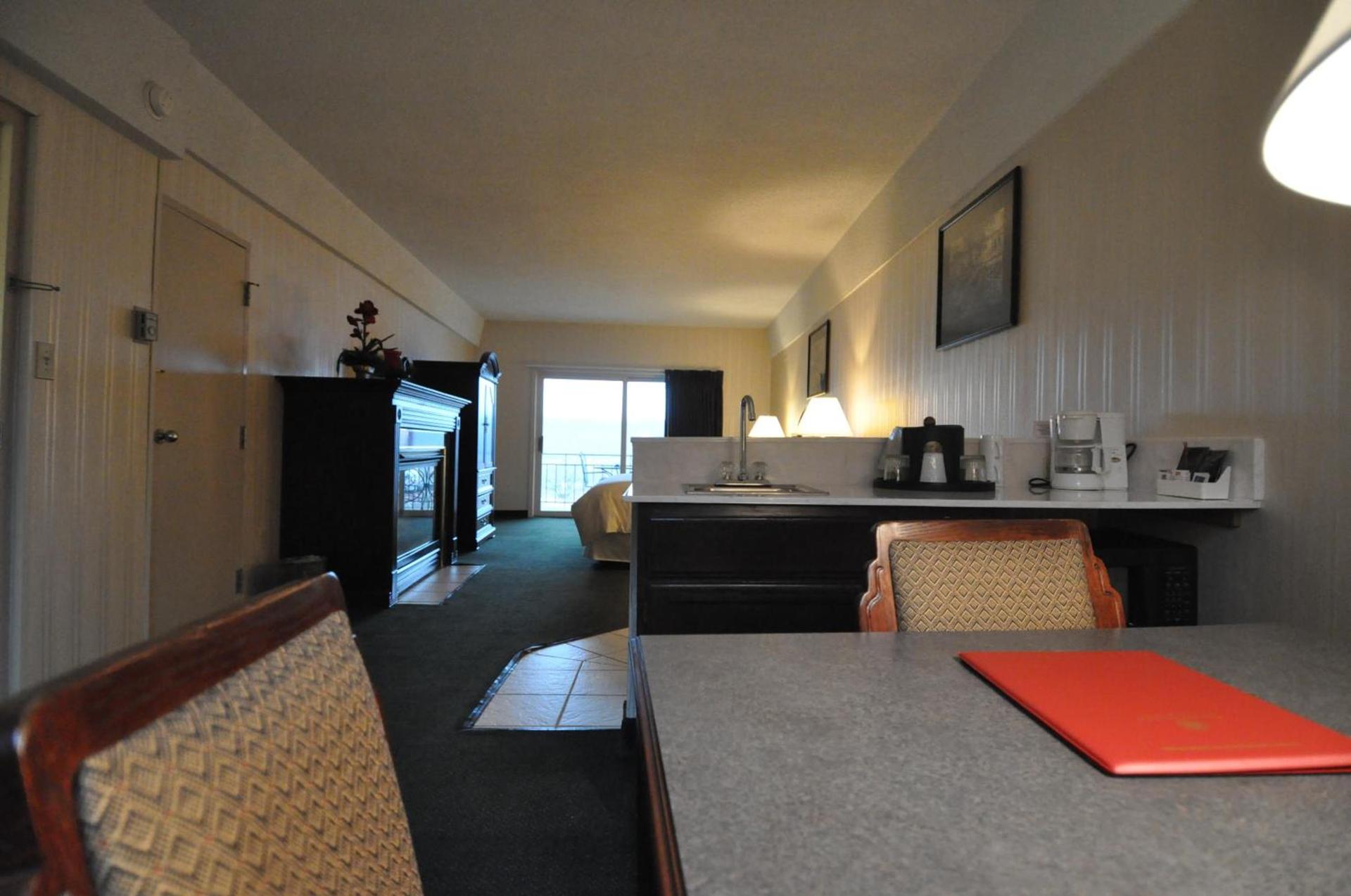 Hillside Inn photo 18