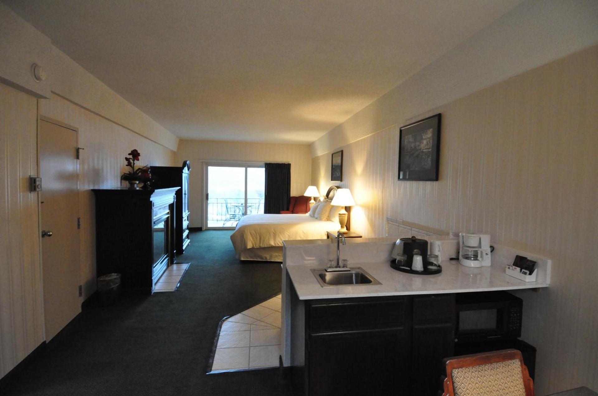 Hillside Inn photo 19