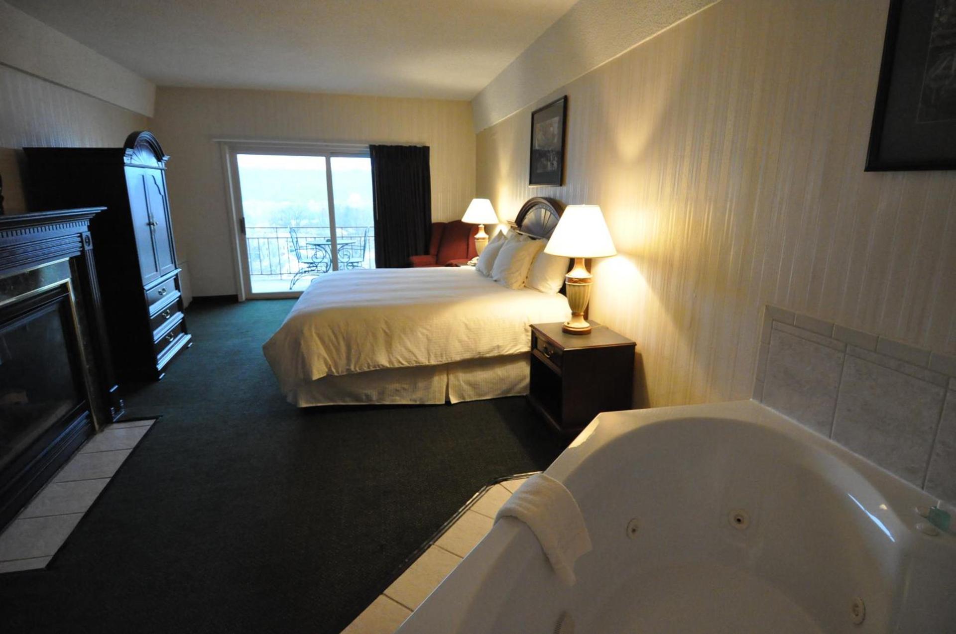 Hillside Inn photo 20