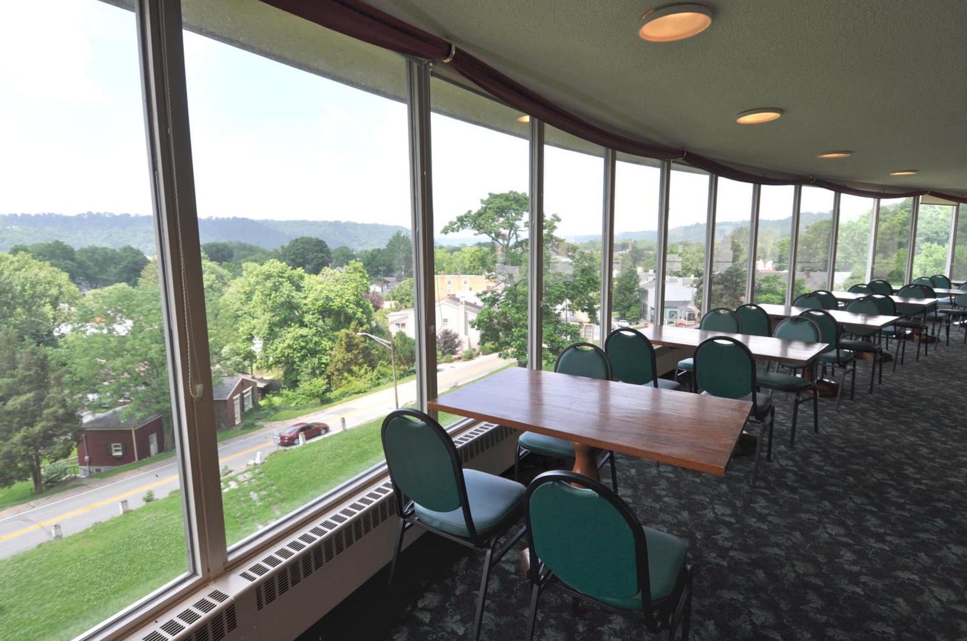 Hillside Inn photo 24