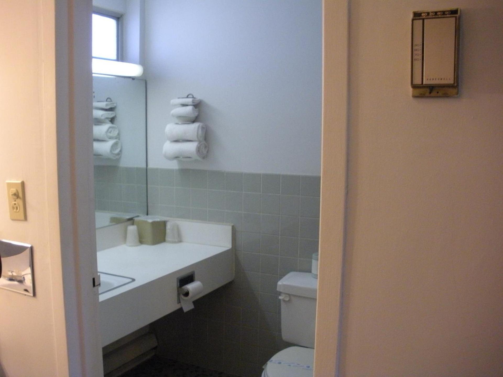 Kings Inn Cleveland photo 10
