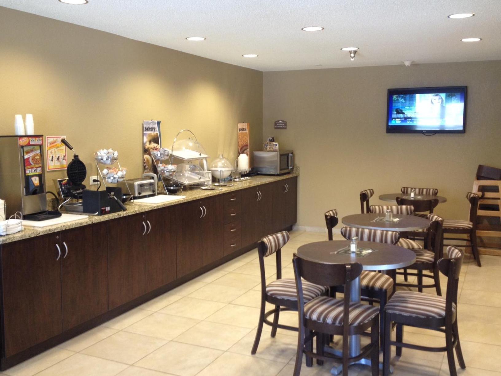 Microtel Inn & Suites By Wyndham Mineral Wells/Parkersburg photo 12