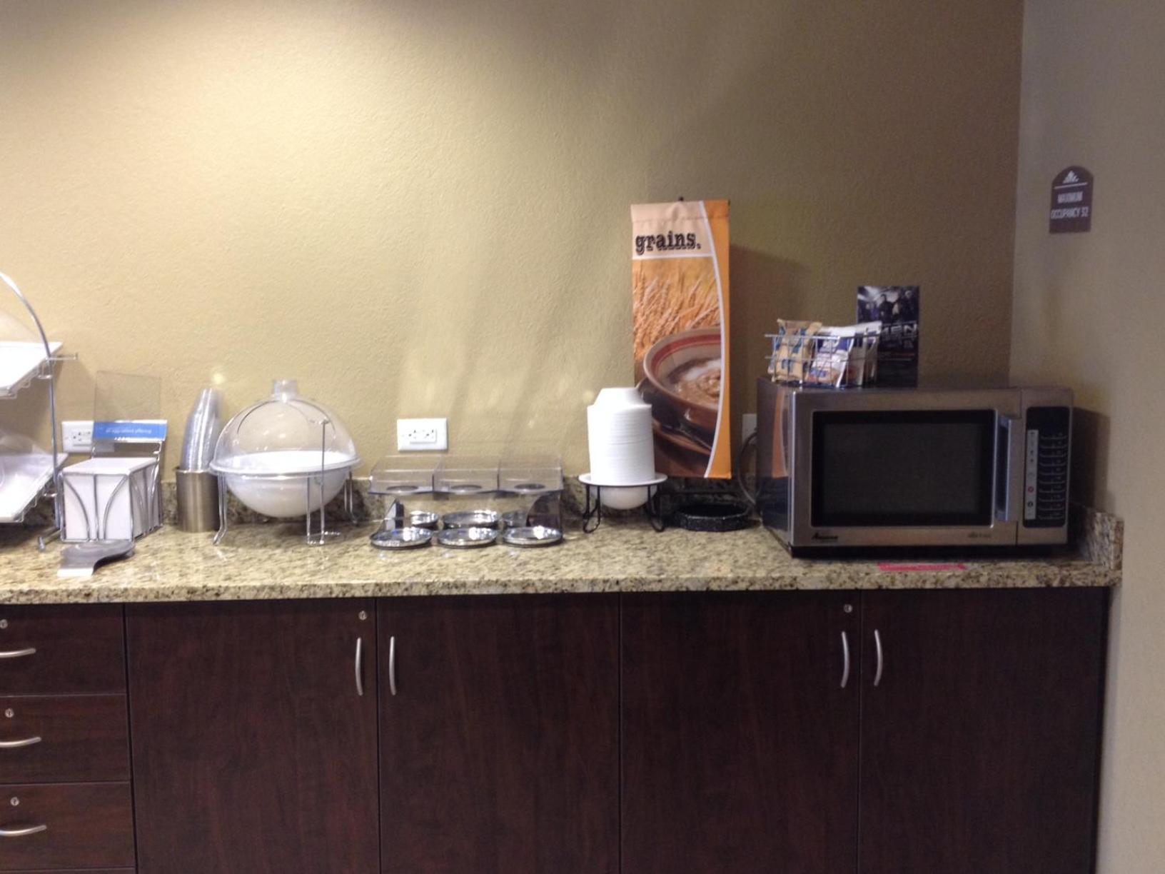 Microtel Inn & Suites By Wyndham Mineral Wells/Parkersburg photo 14