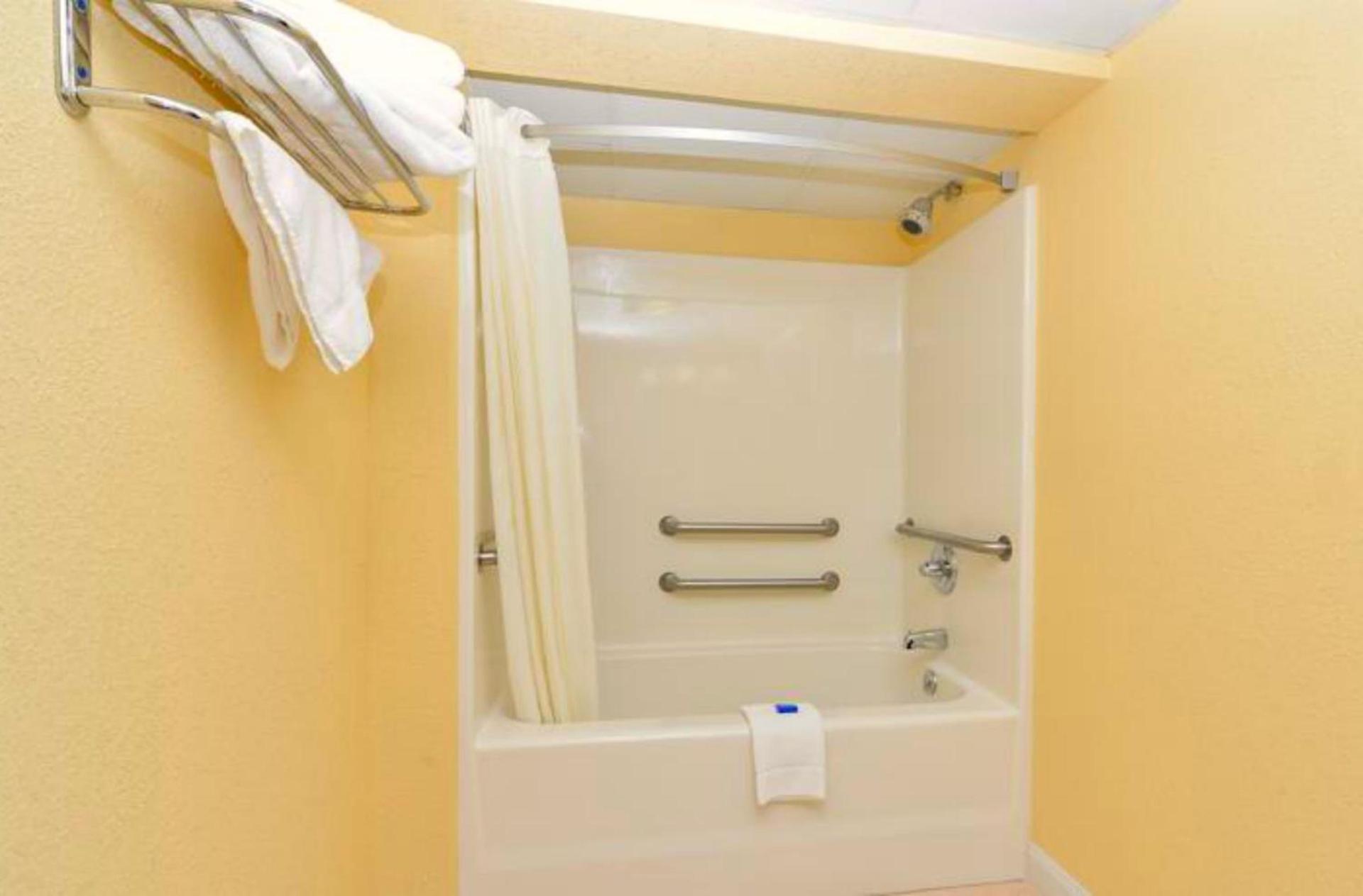 Baymont by Wyndham Sevierville Pigeon Forge photo 43