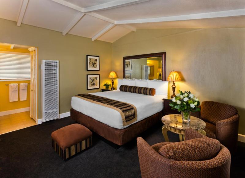 Monterey Peninsula Inn photo 12