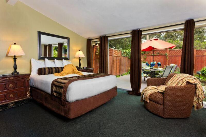 Monterey Peninsula Inn photo 8