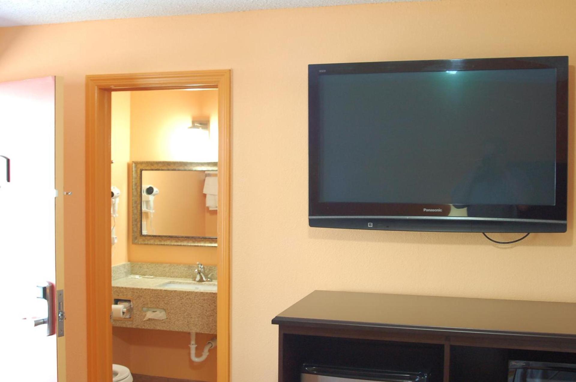 BLUE SKY INN Glens Falls-Saratoga-Lake George photo 4