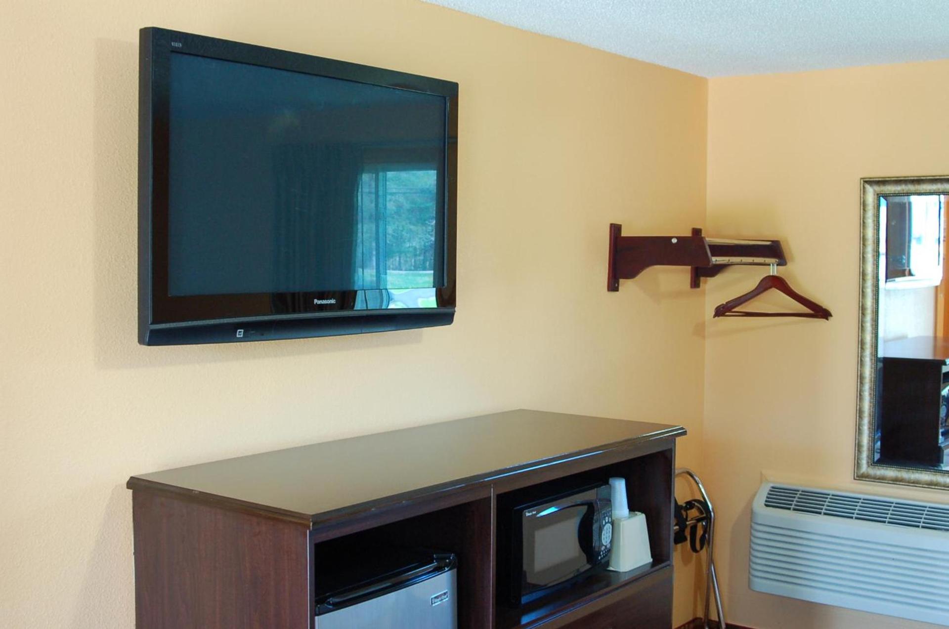 BLUE SKY INN Glens Falls-Saratoga-Lake George photo 3