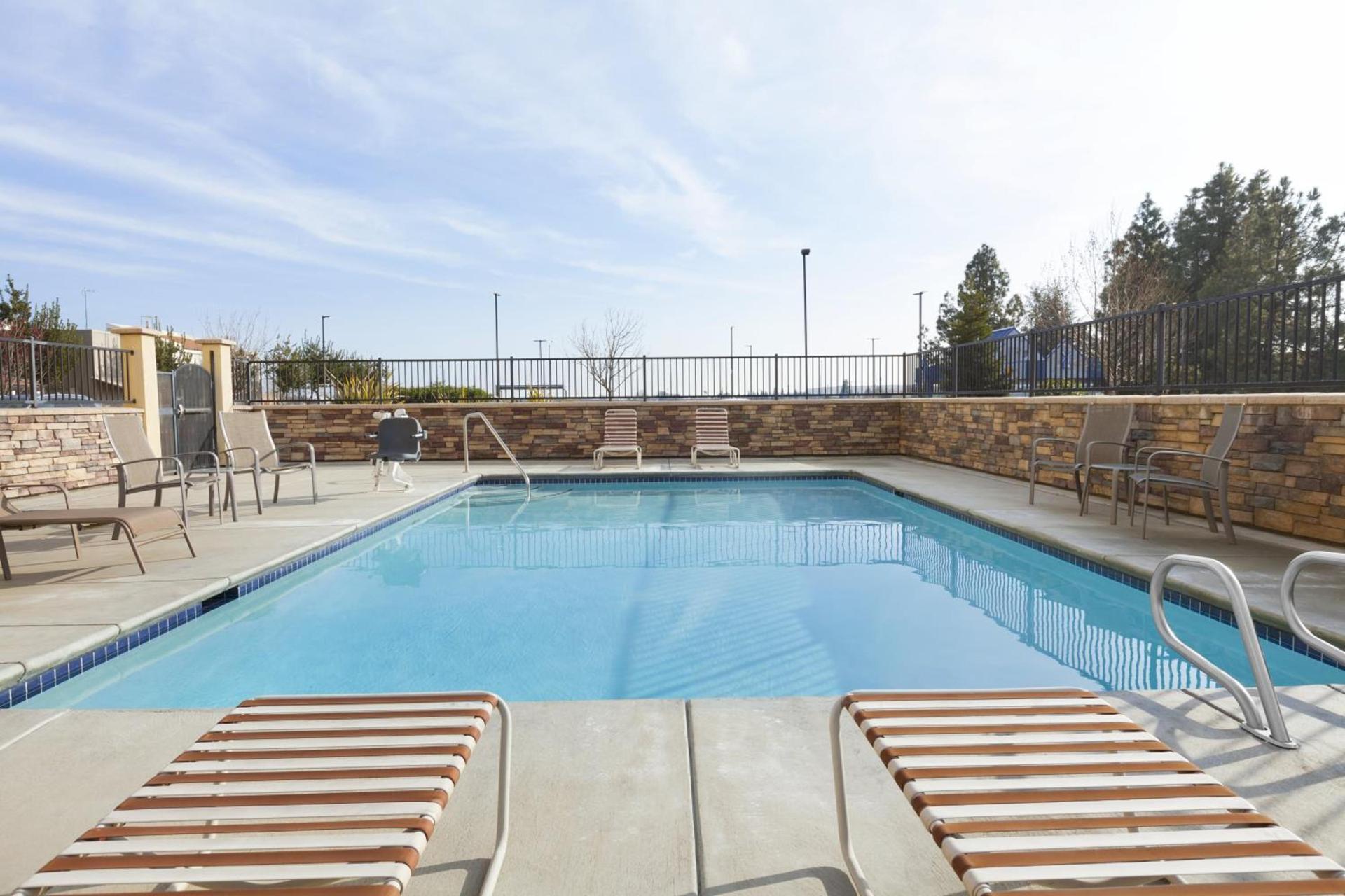 University Hotel Davis Area by IHG photo 25