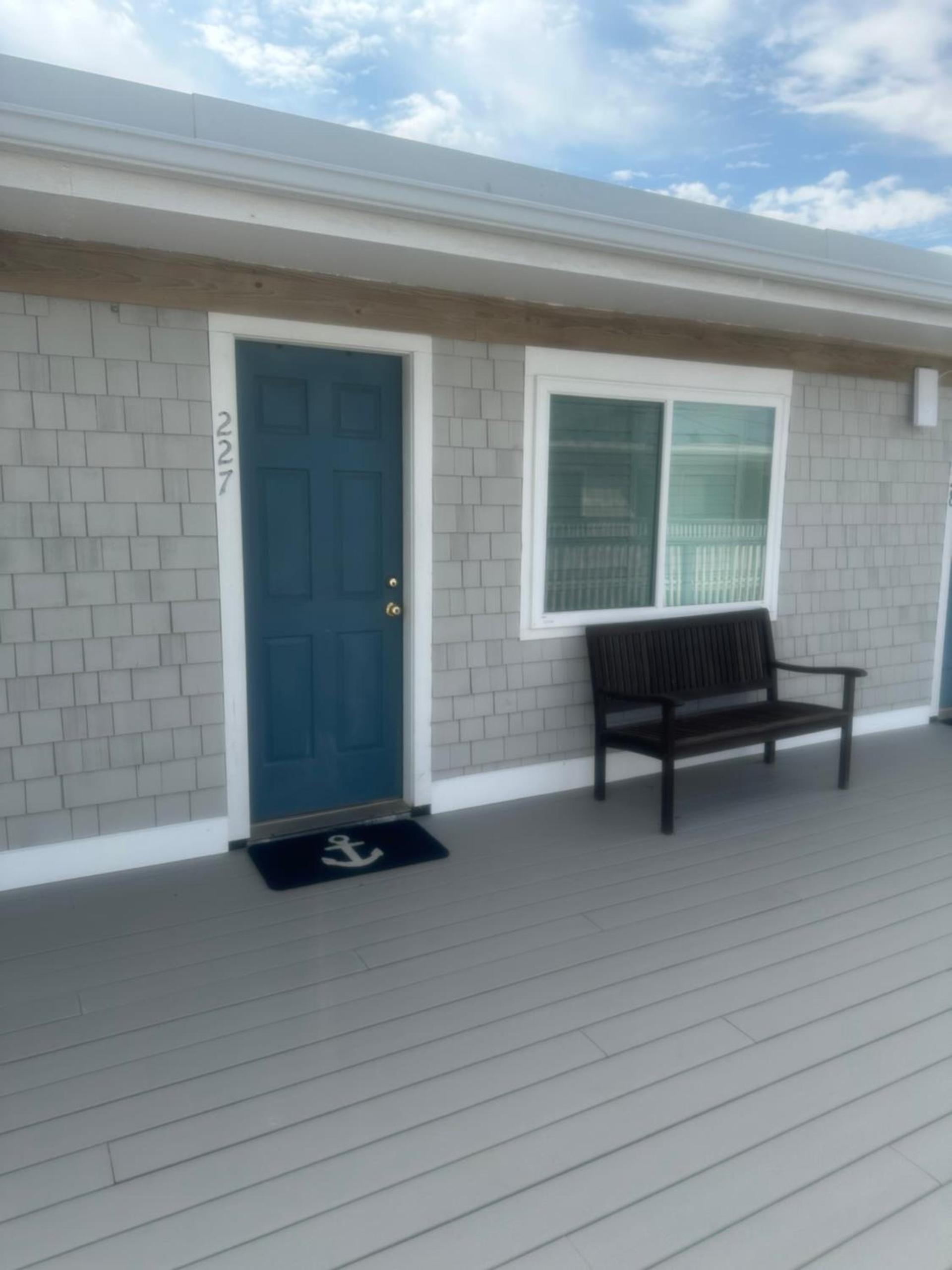 Vineyard Harbor Motel photo 15