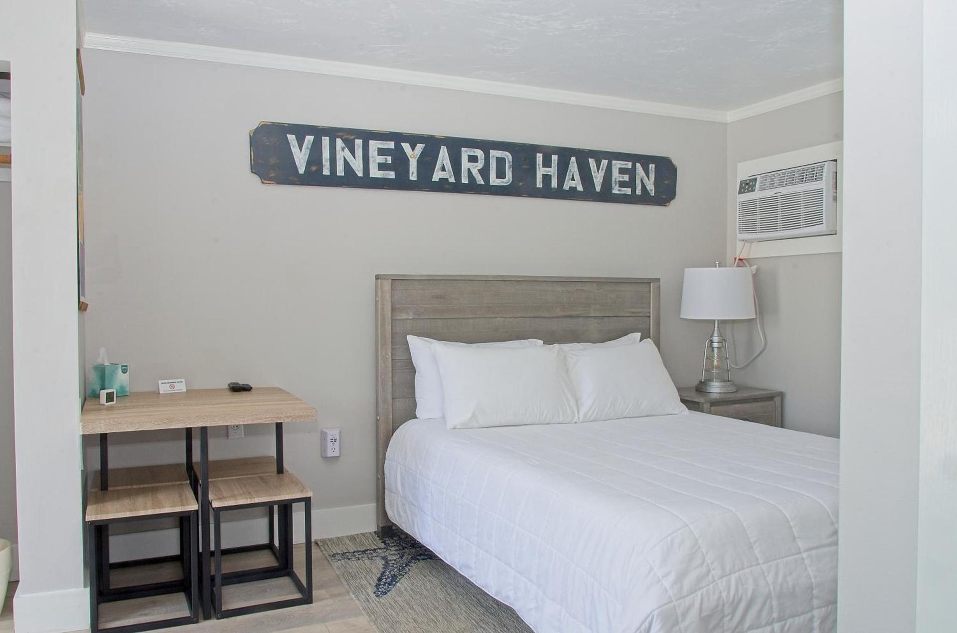 Vineyard Harbor Motel photo 1