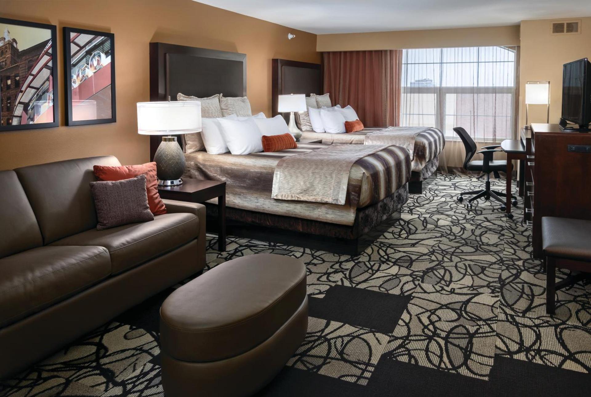 ClubHouse Hotel & Suites Fargo photo 10