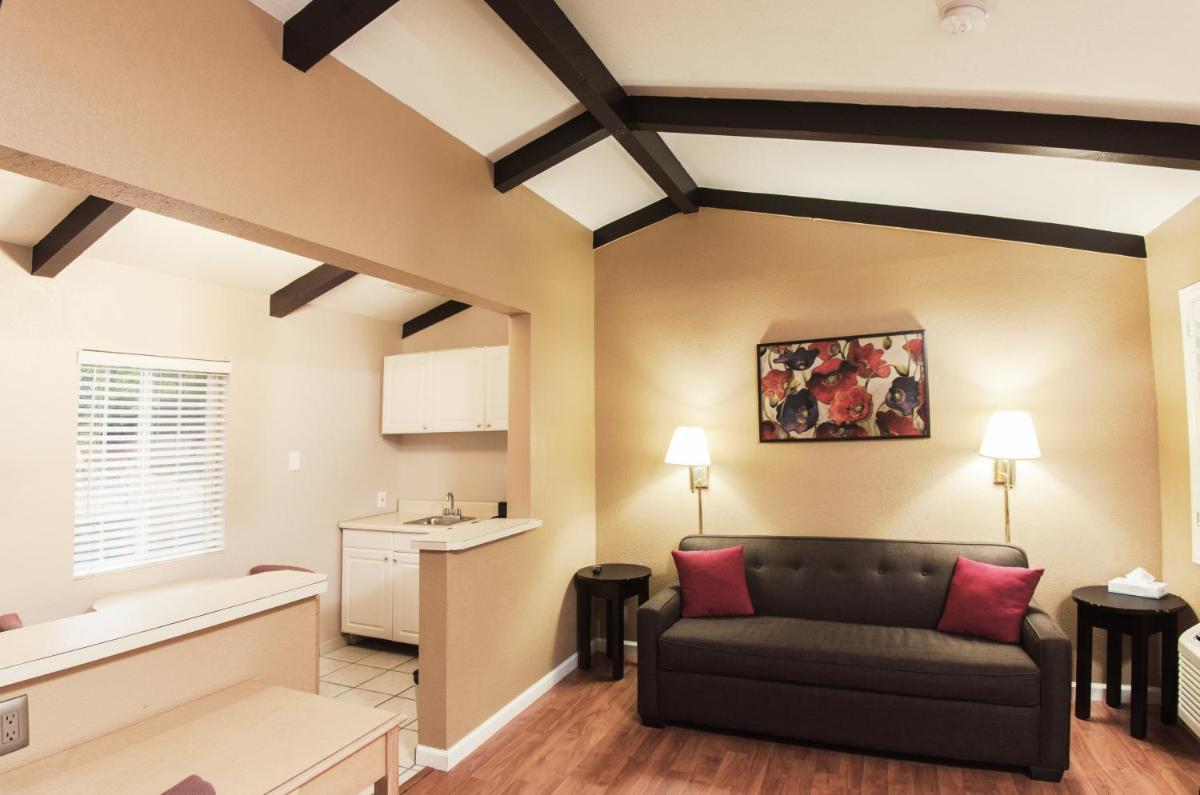 Tri-Valley Inn & Suites photo 12