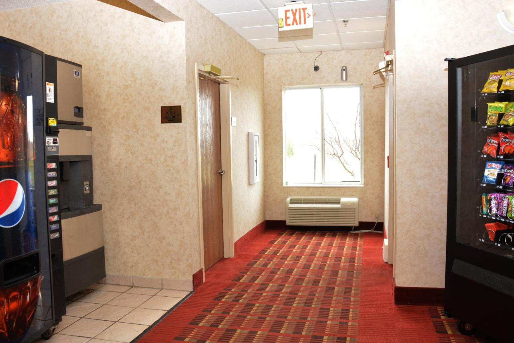 Super 8 by Wyndham Corydon photo 22