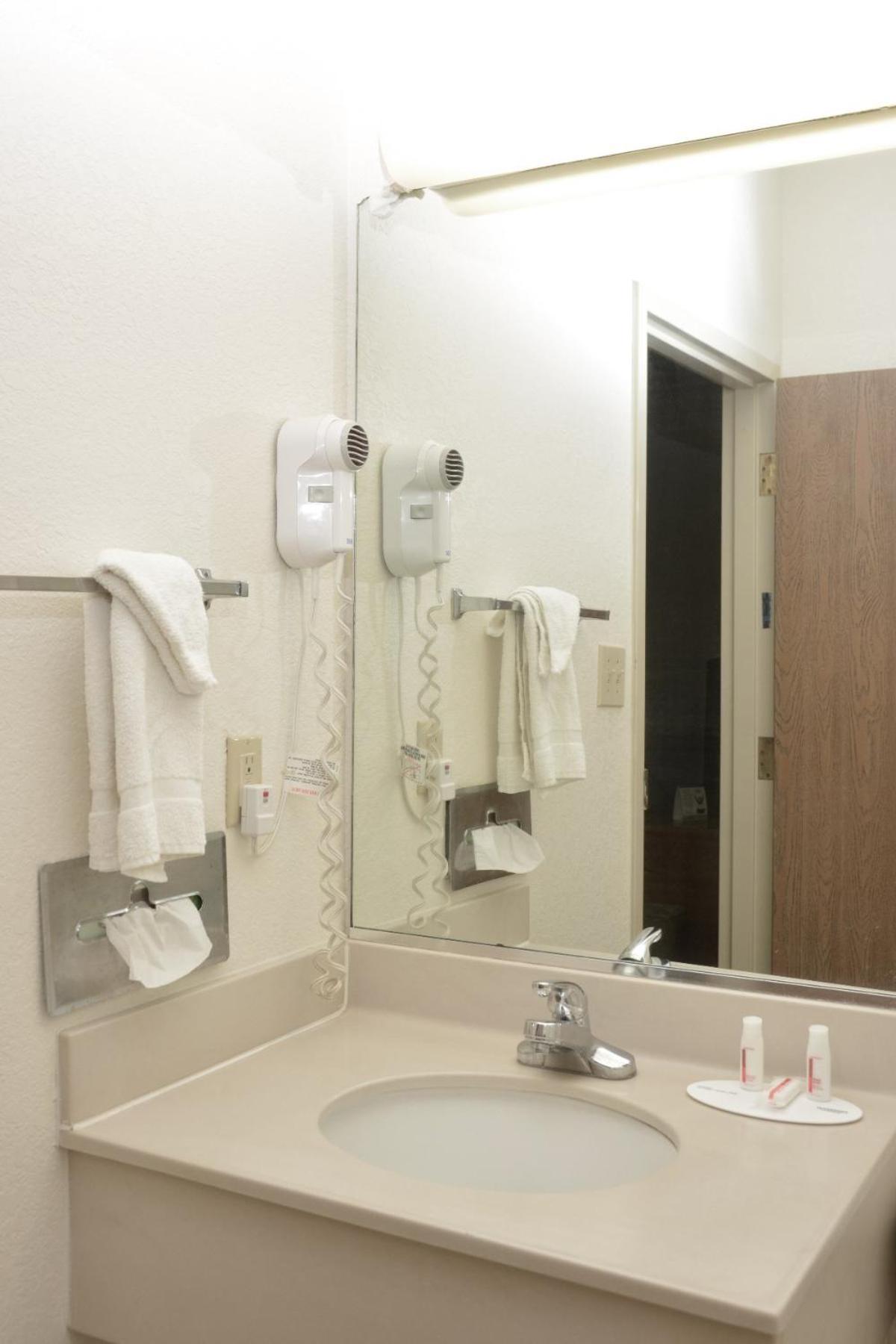 Super 8 by Wyndham Corydon photo 20