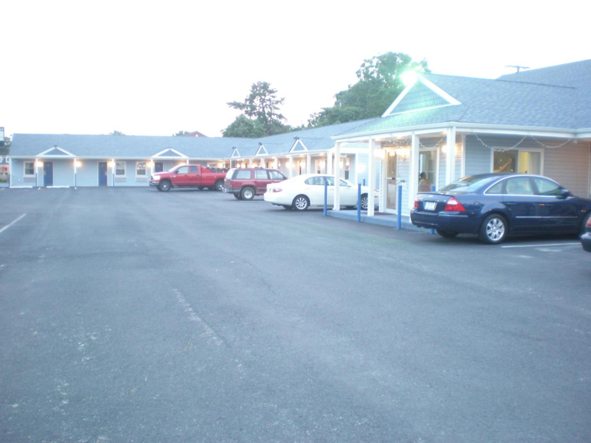 Red Carpet Inn & Suites Hammonton NJ Route-30E photo 3