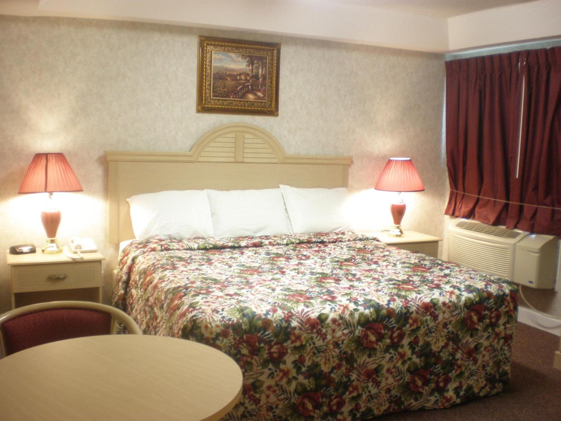 Red Carpet Inn & Suites Hammonton NJ Route-30E photo 20