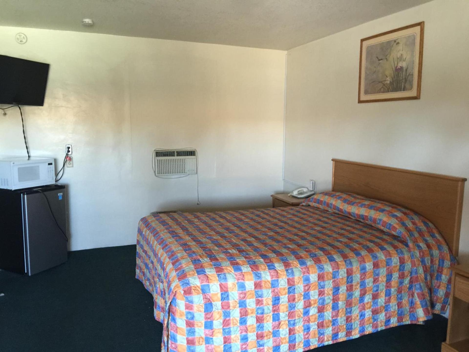 Hacienda Motel photo 16