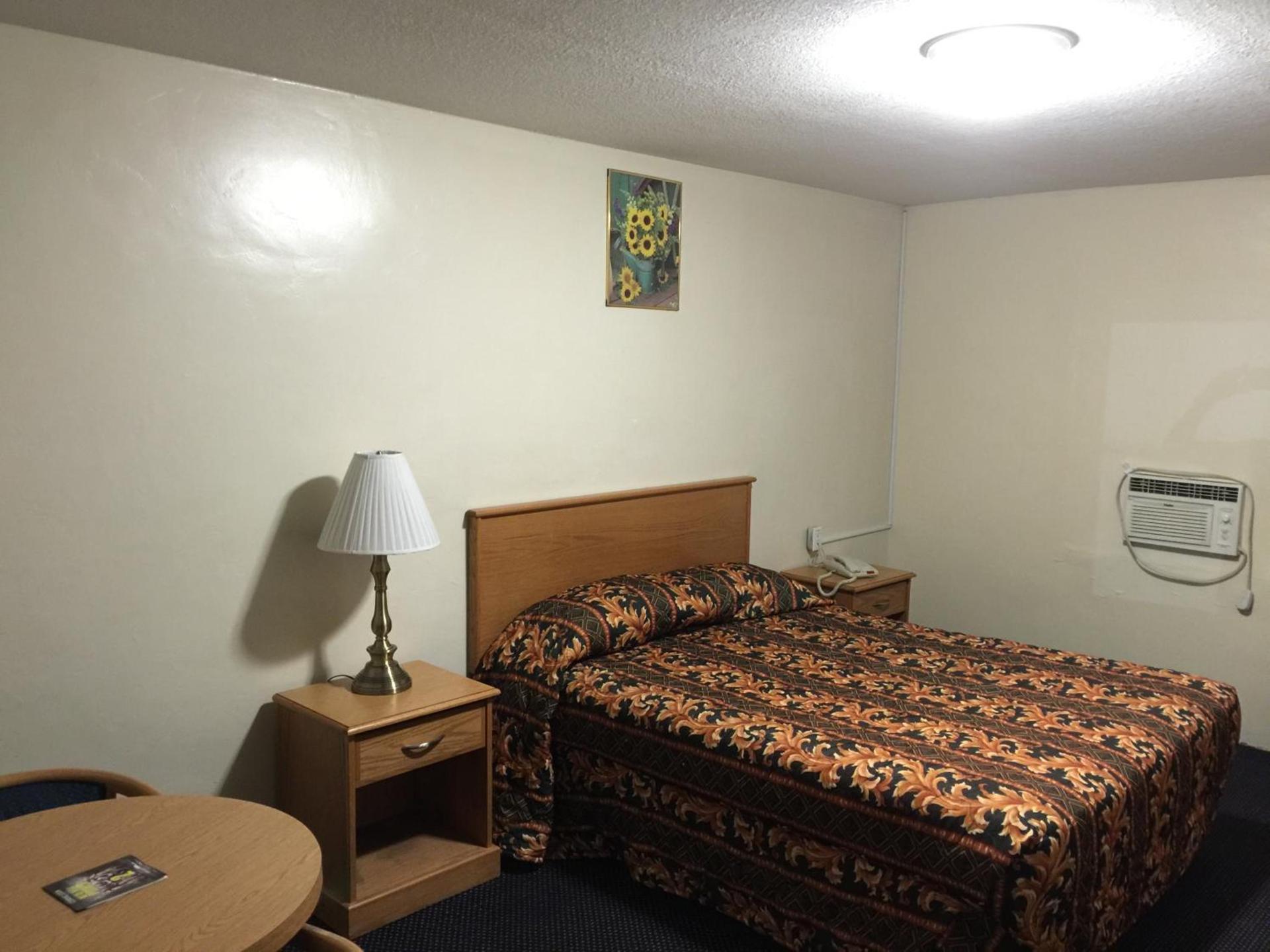 Hacienda Motel photo 17