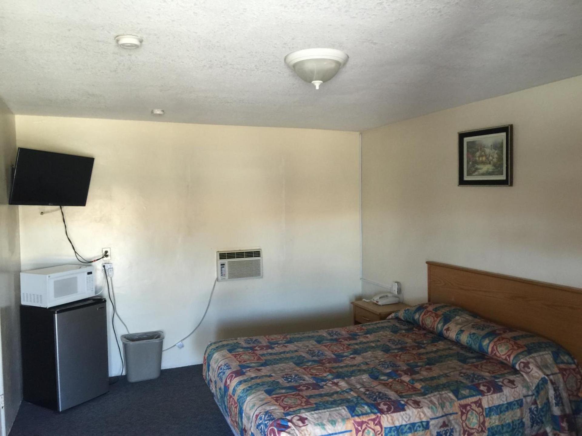 Hacienda Motel photo 21