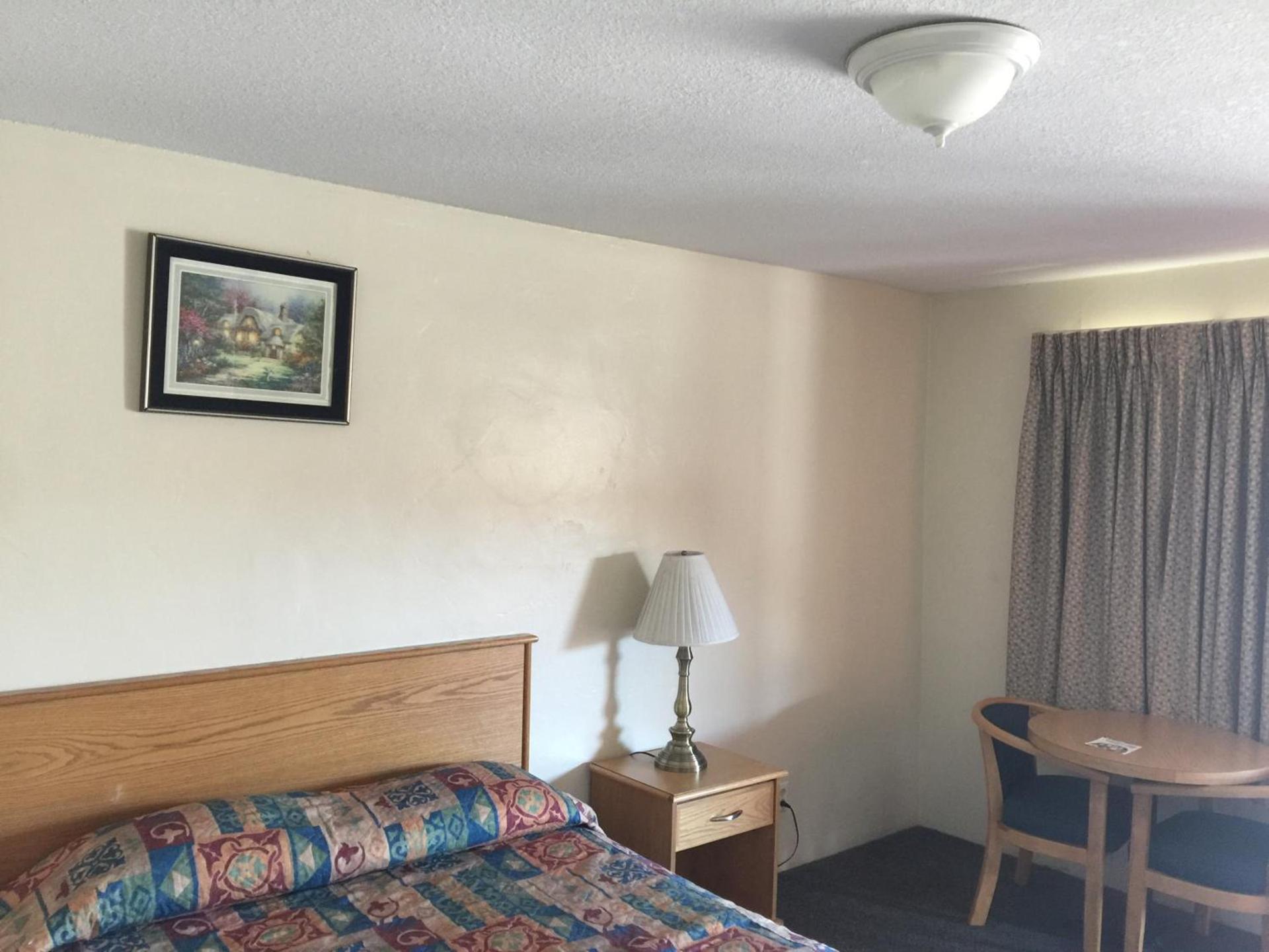 Hacienda Motel photo 23