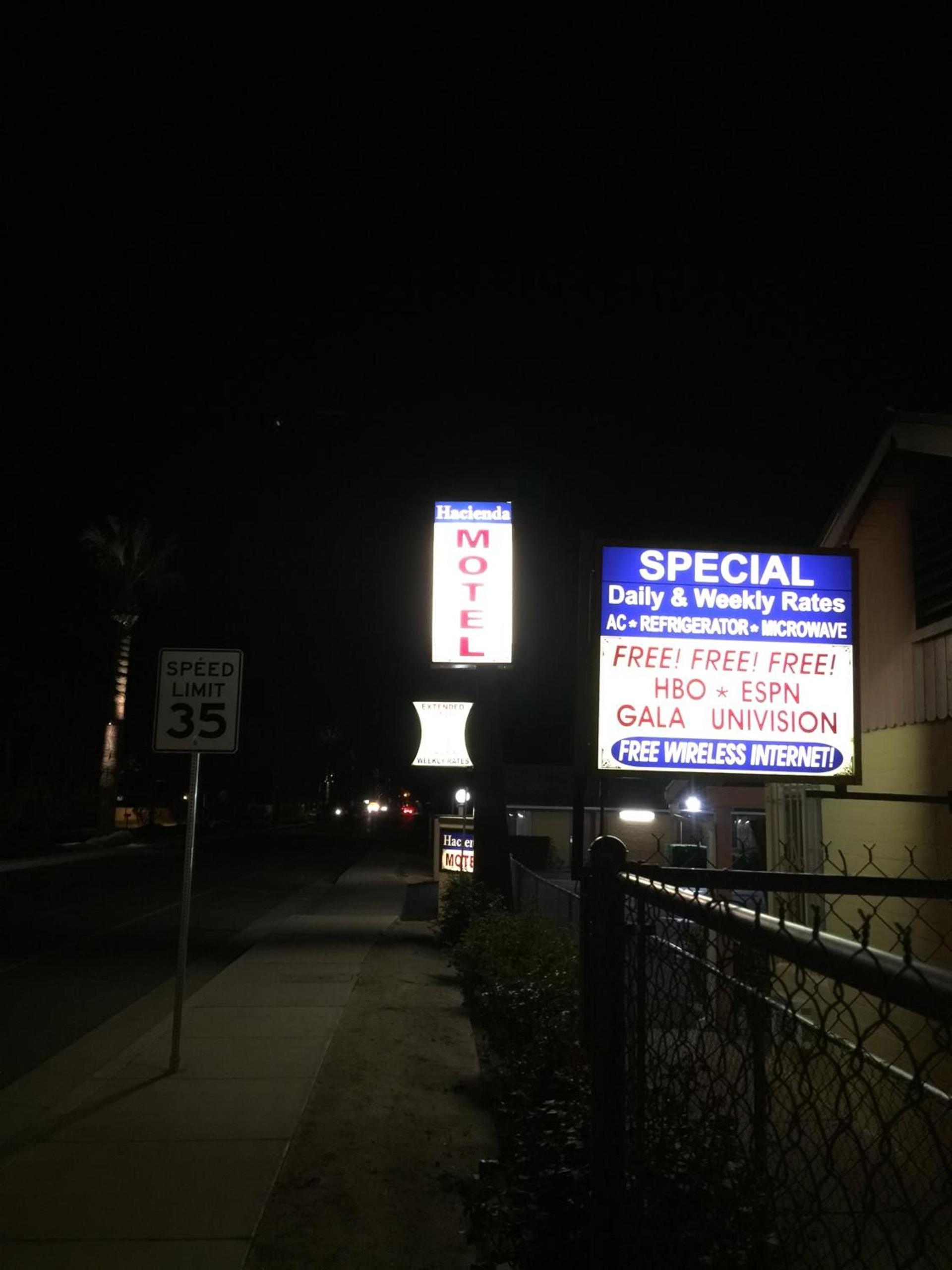 Hacienda Motel photo 24