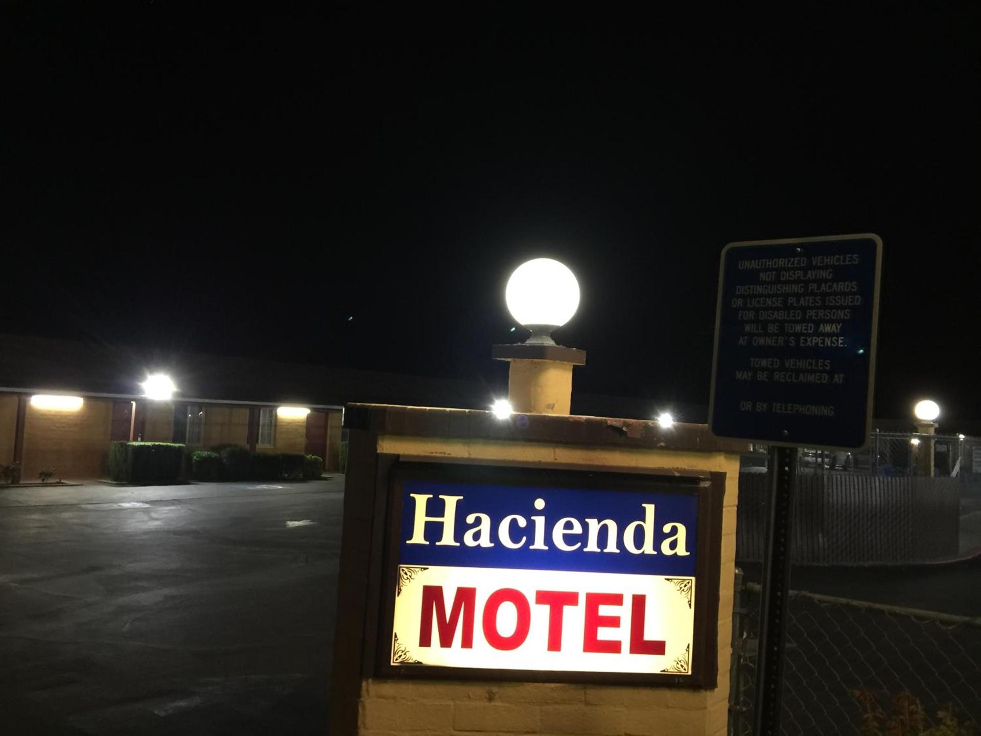 Hacienda Motel photo 26