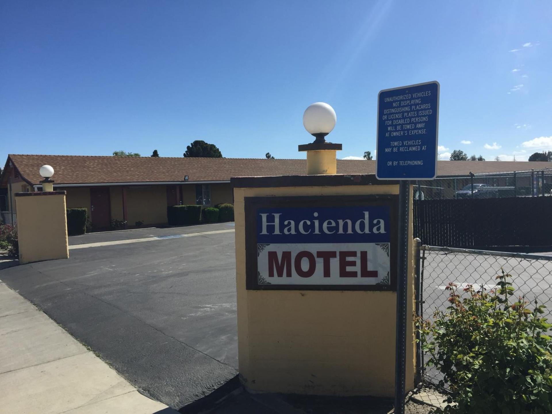 Hacienda Motel photo 27
