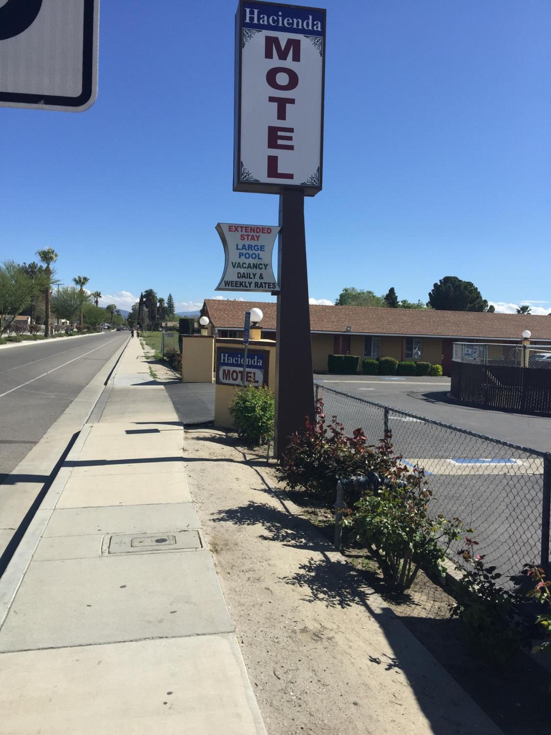 Hacienda Motel photo 28