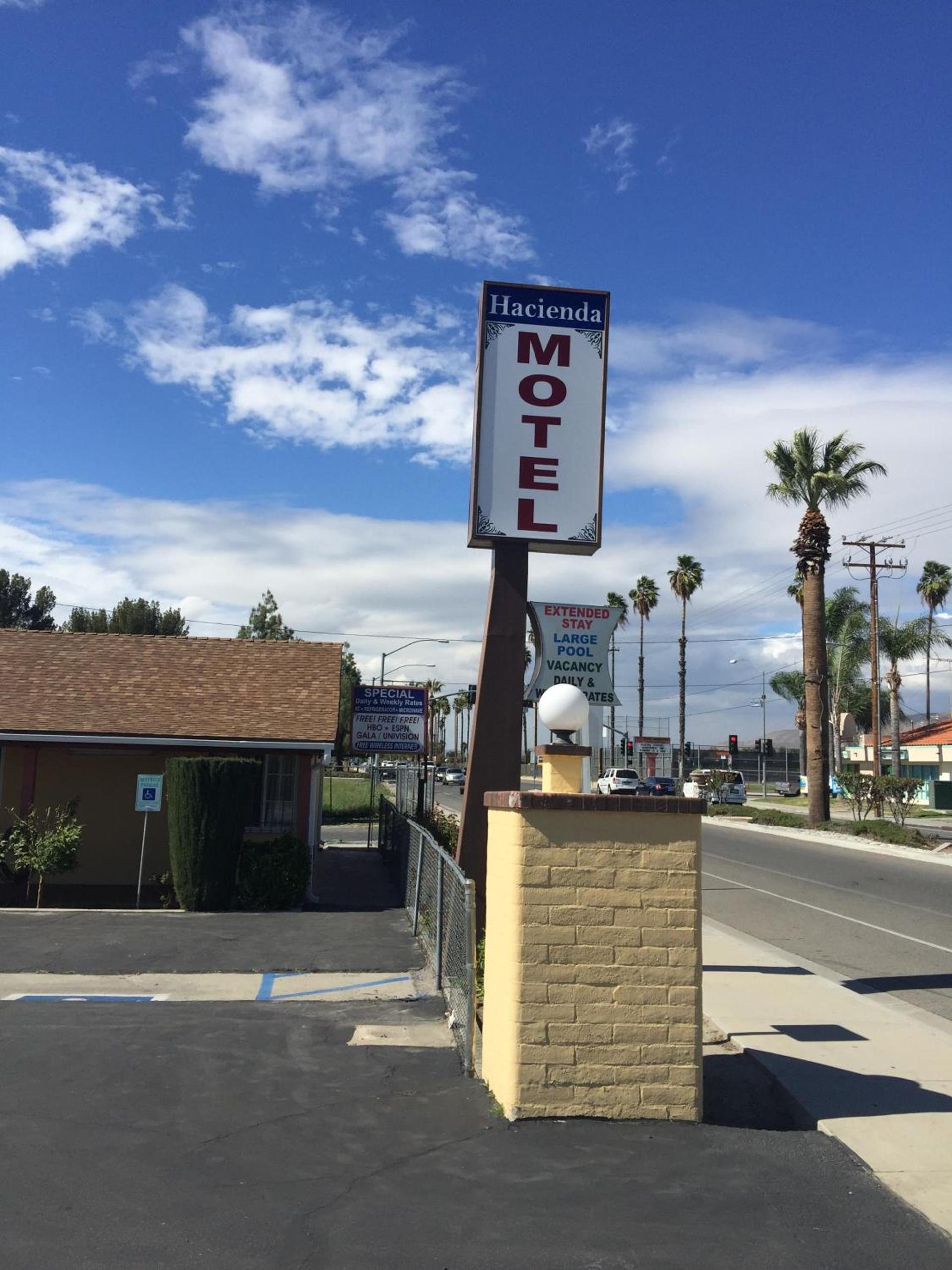 Hacienda Motel photo 29