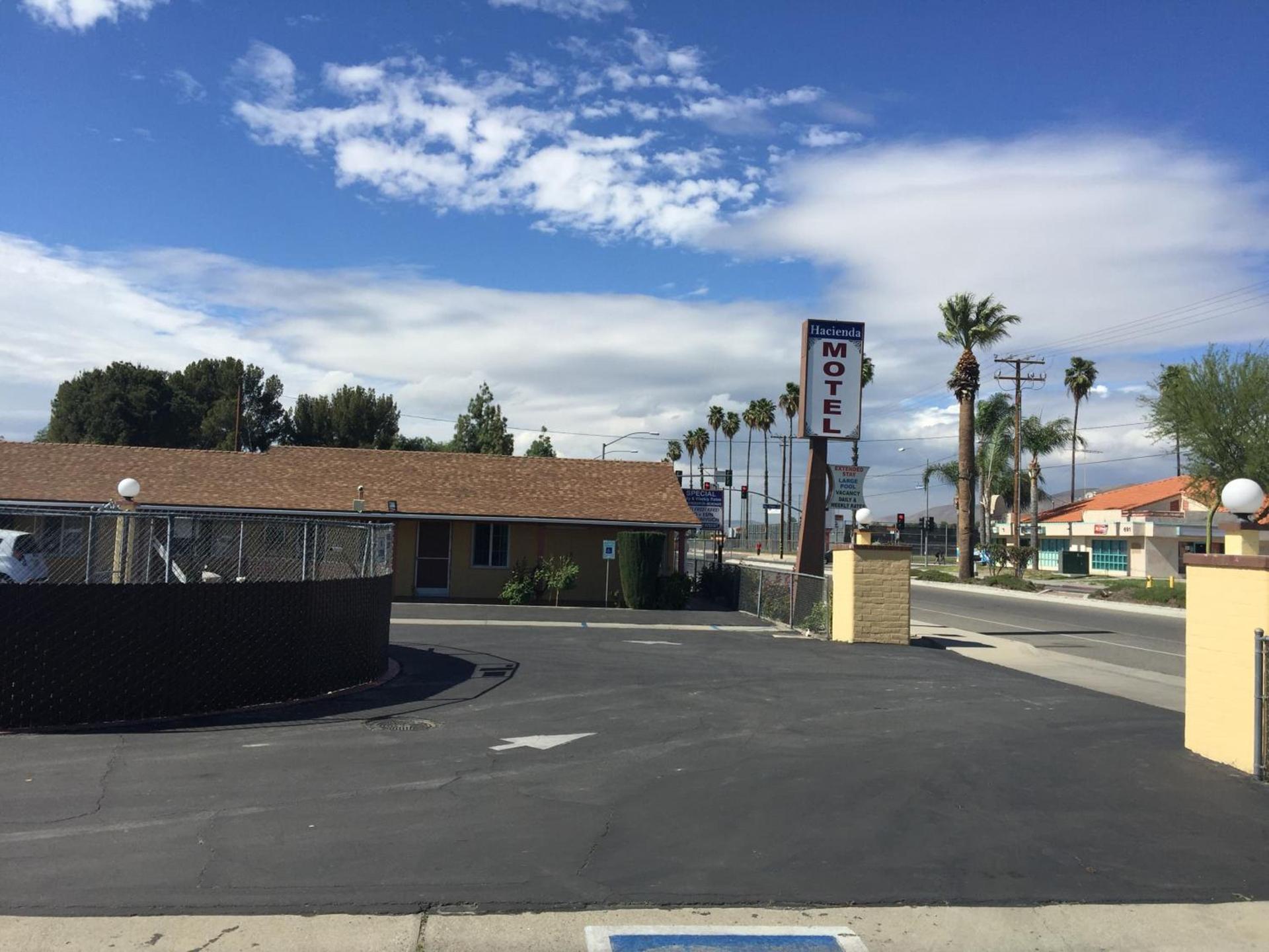 Hacienda Motel photo 43