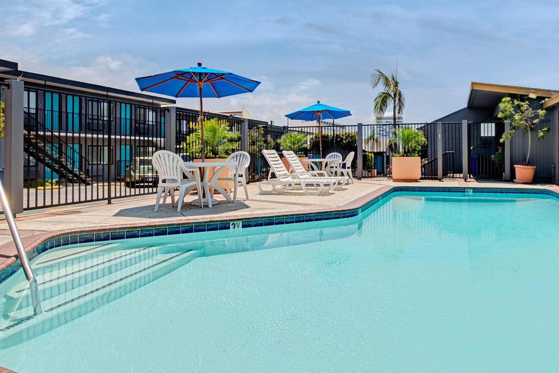 Travelodge by Wyndham LAX photo 21