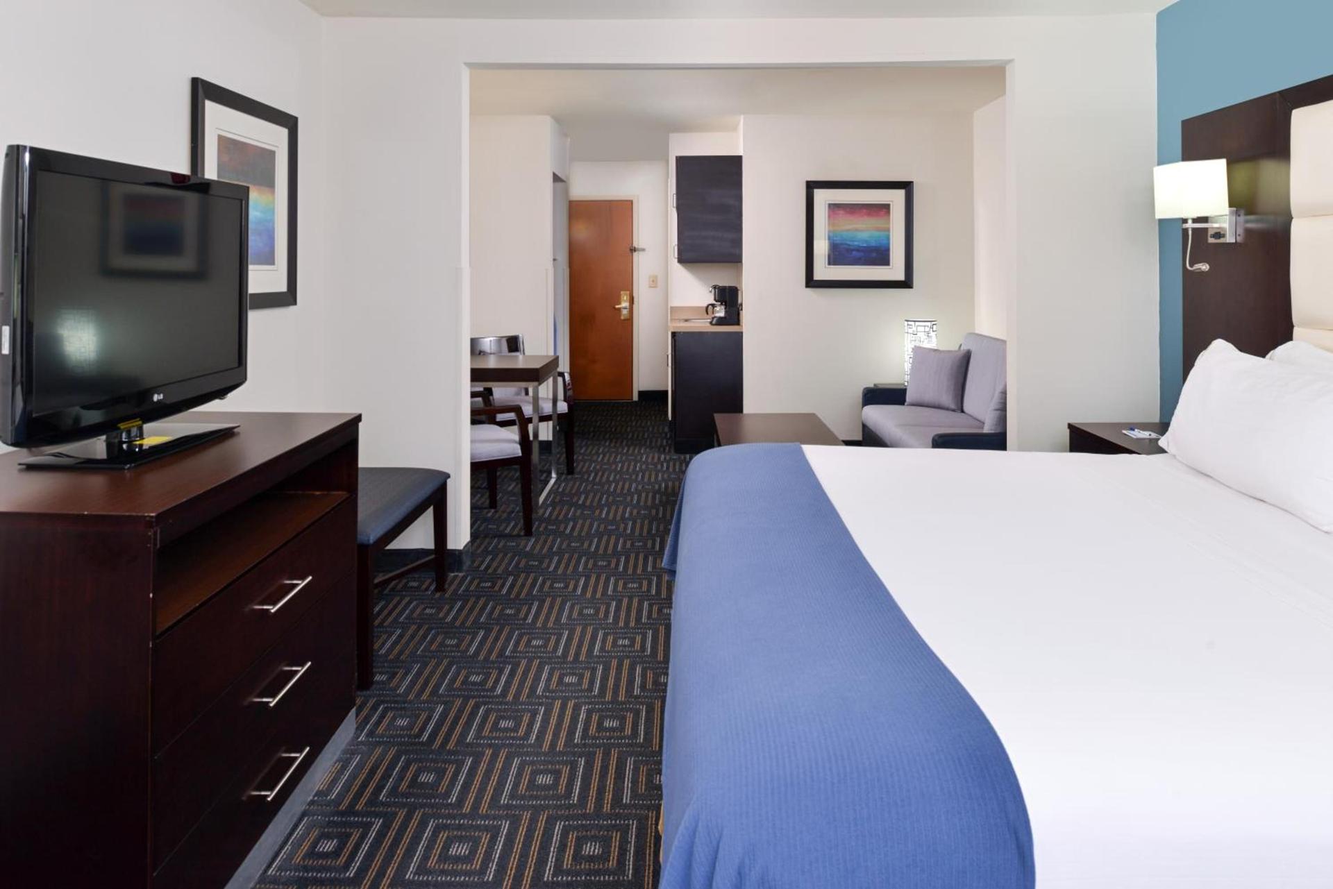 La Quinta Inn & Suites by Wyndham Bessemer photo 21