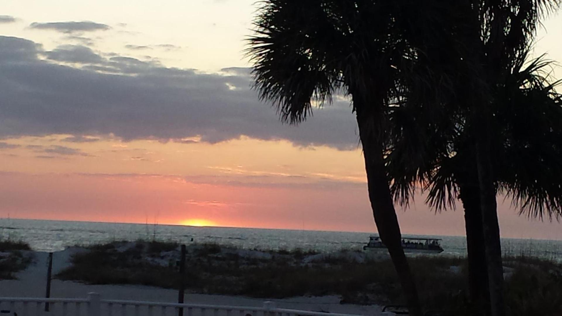 Johns Pass Beach Motel photo 40