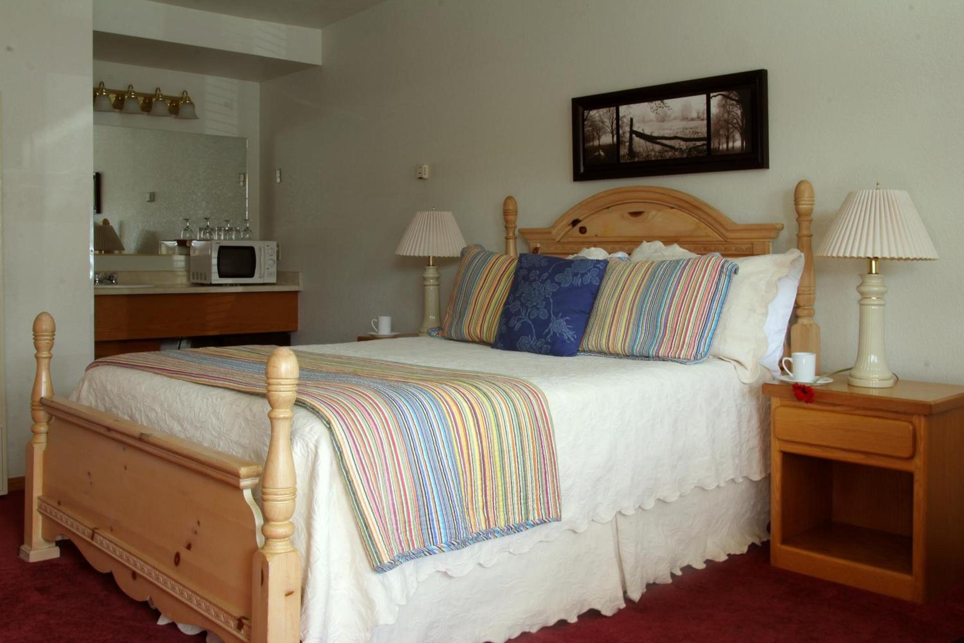 Redwood Suites photo 34