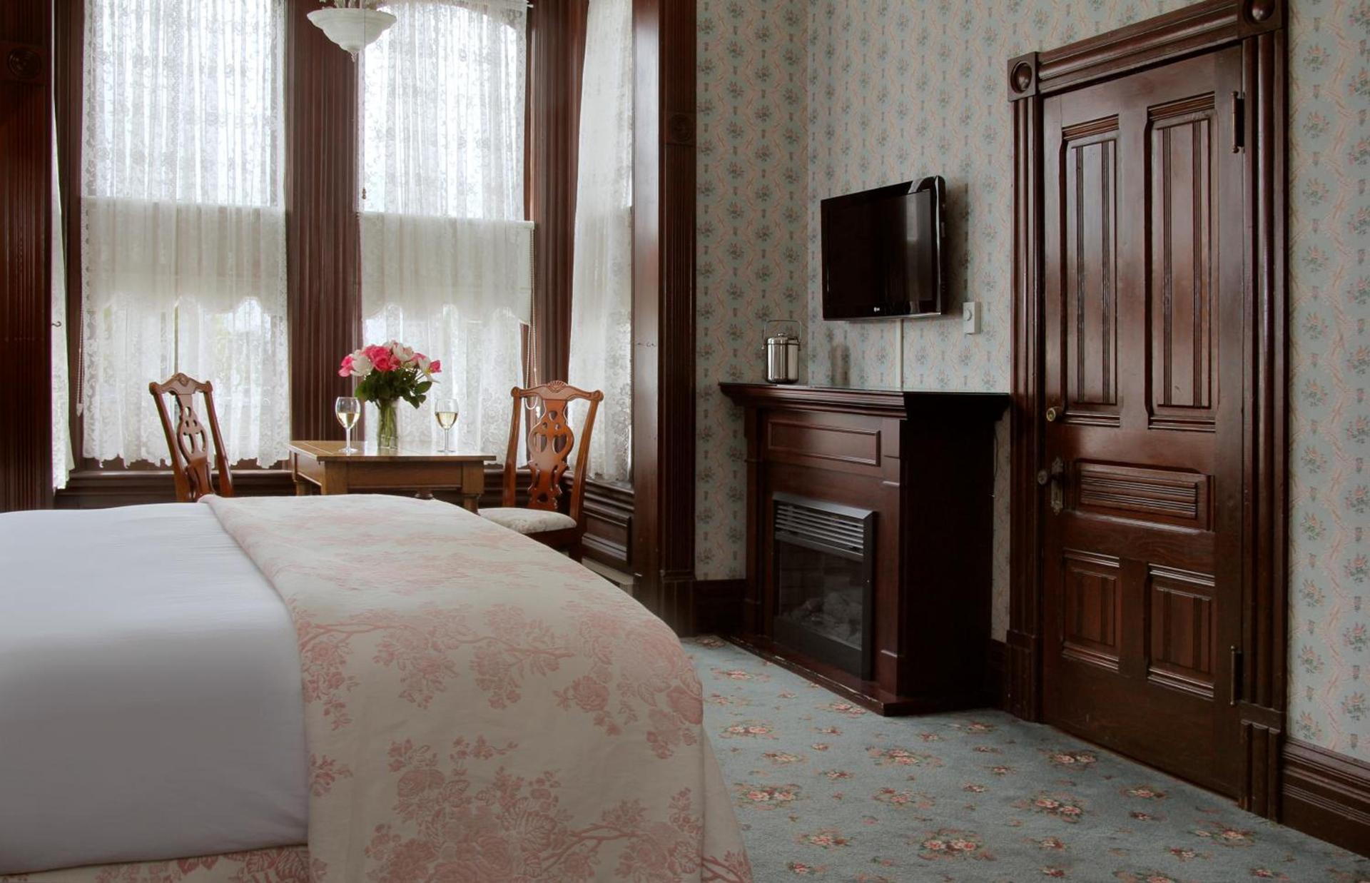 Victorian Inn photo 70