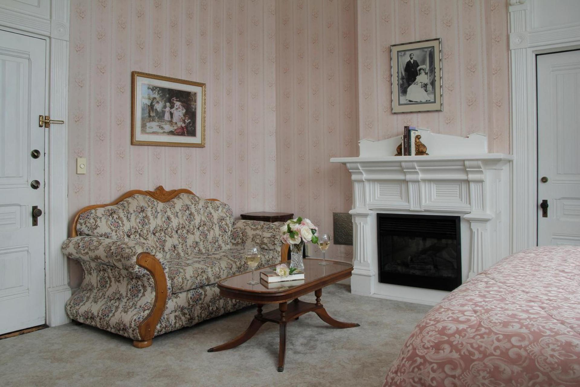 Victorian Inn photo 65