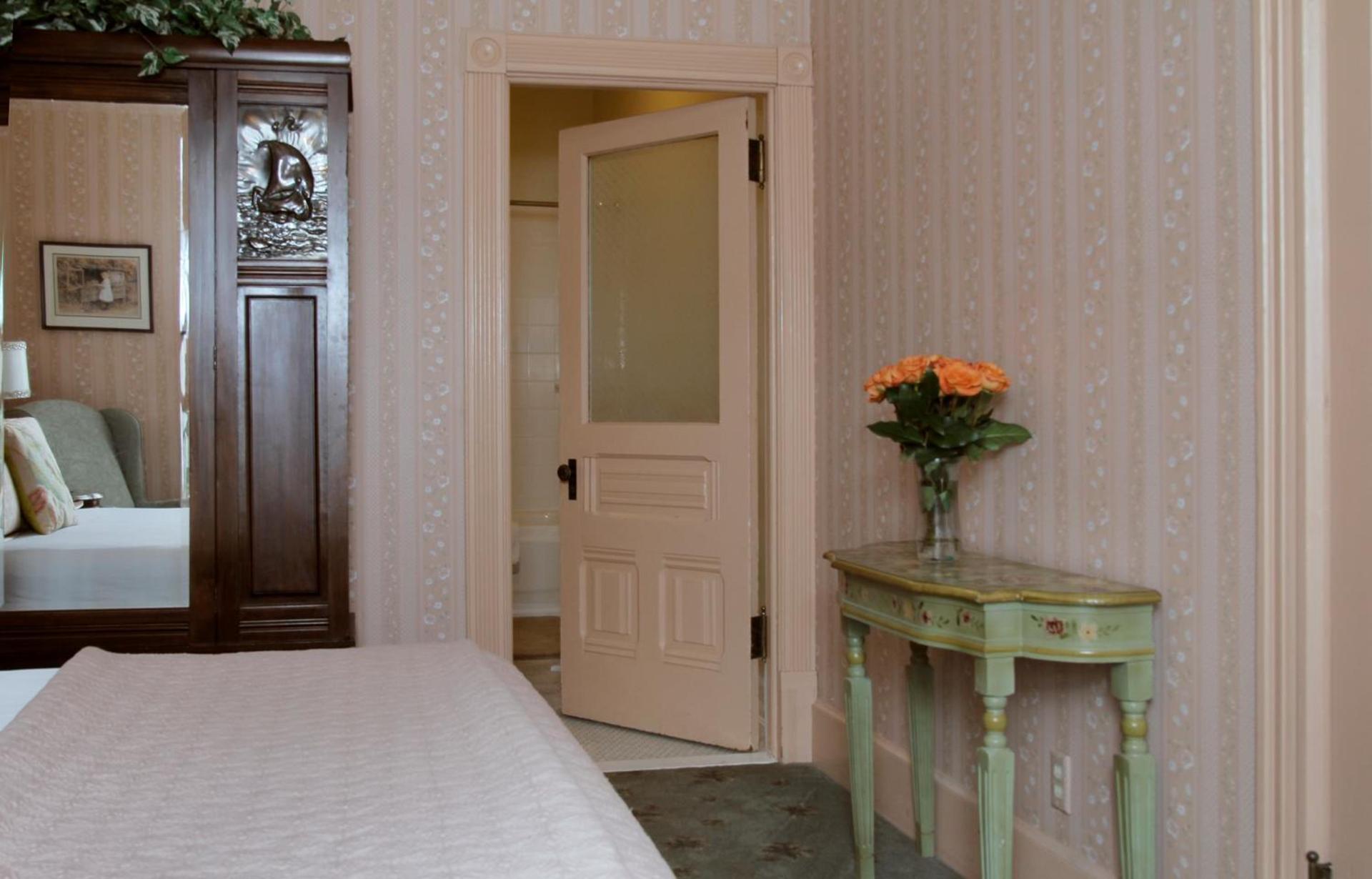 Victorian Inn photo 62