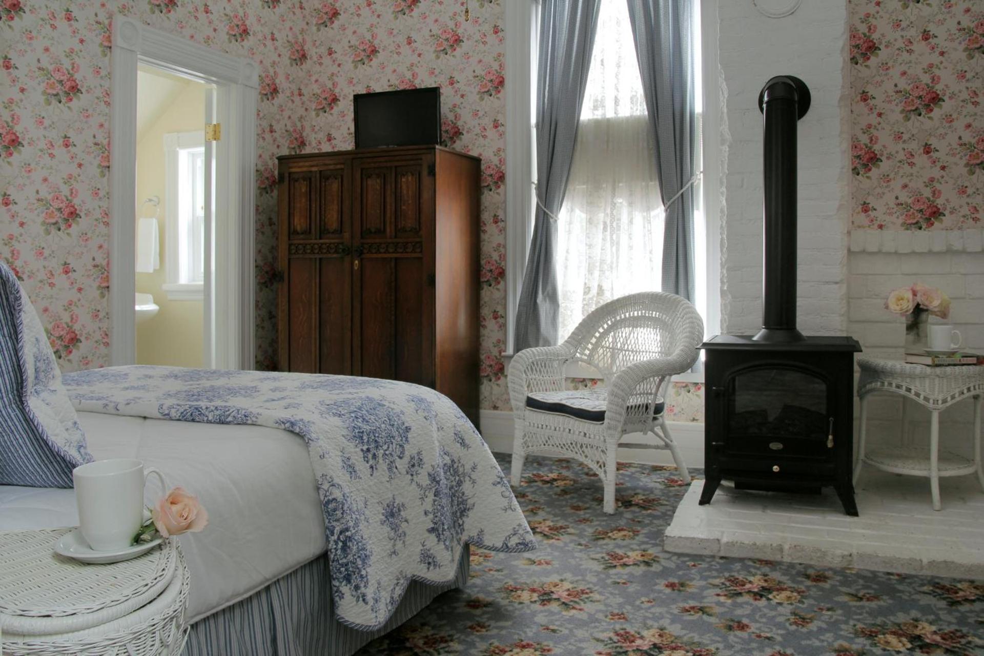 Victorian Inn photo 56