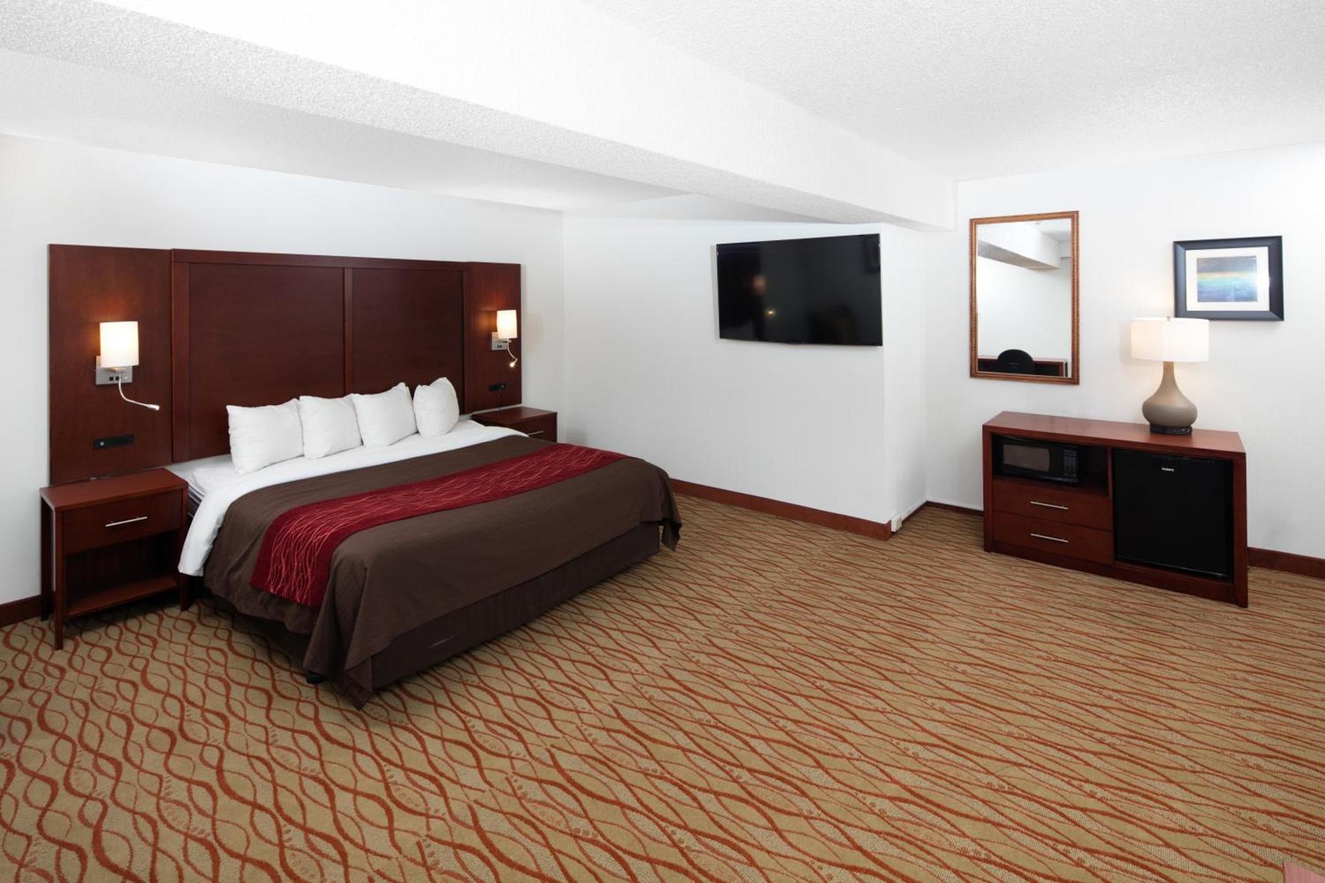 Red Lion Inn & Suites Auburn photo 9