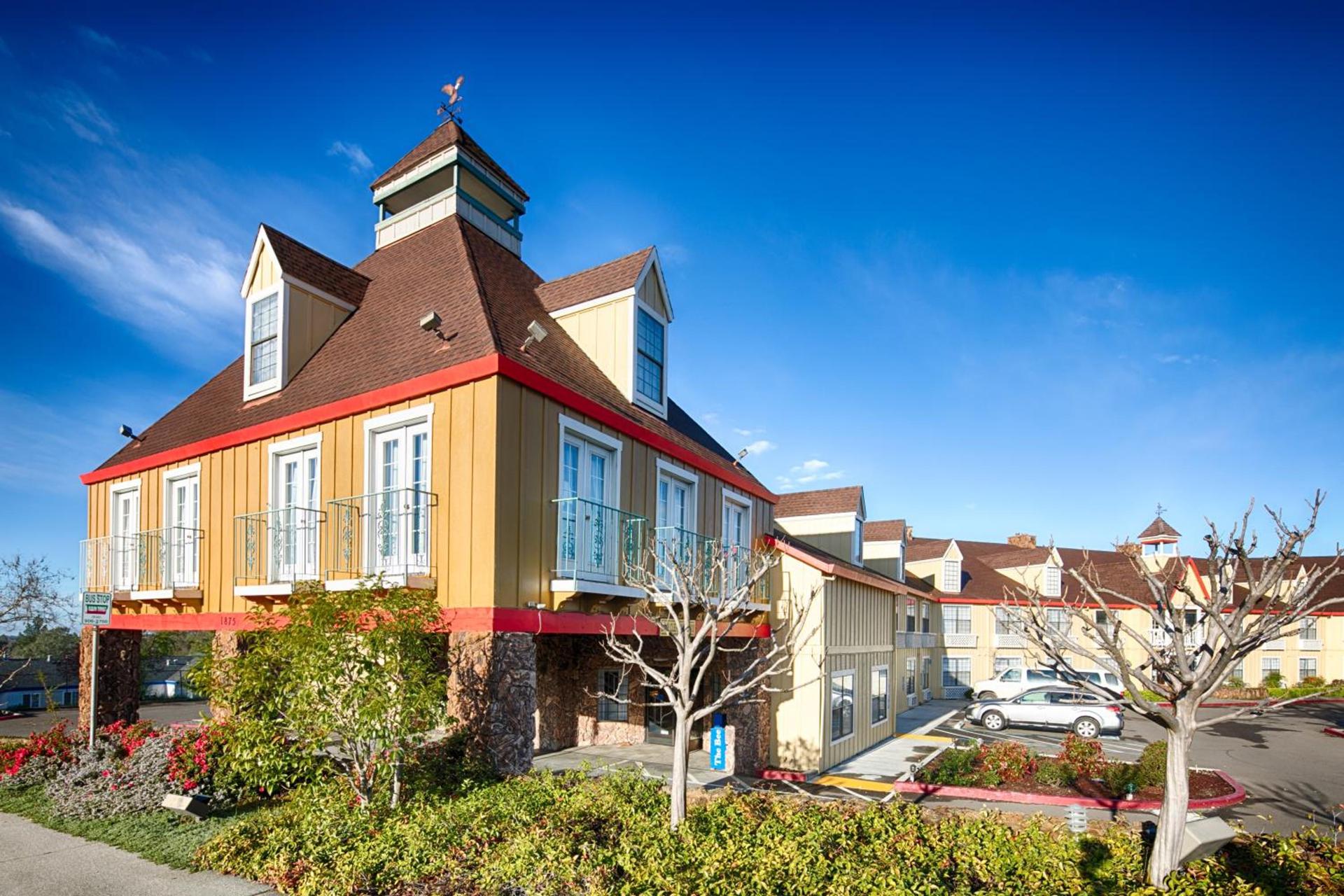 Red Lion Inn & Suites Auburn photo 18