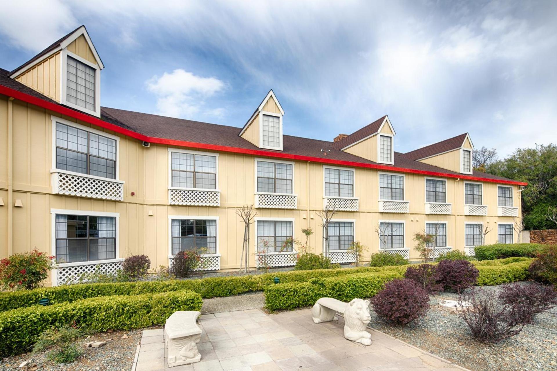 Red Lion Inn & Suites Auburn photo 19