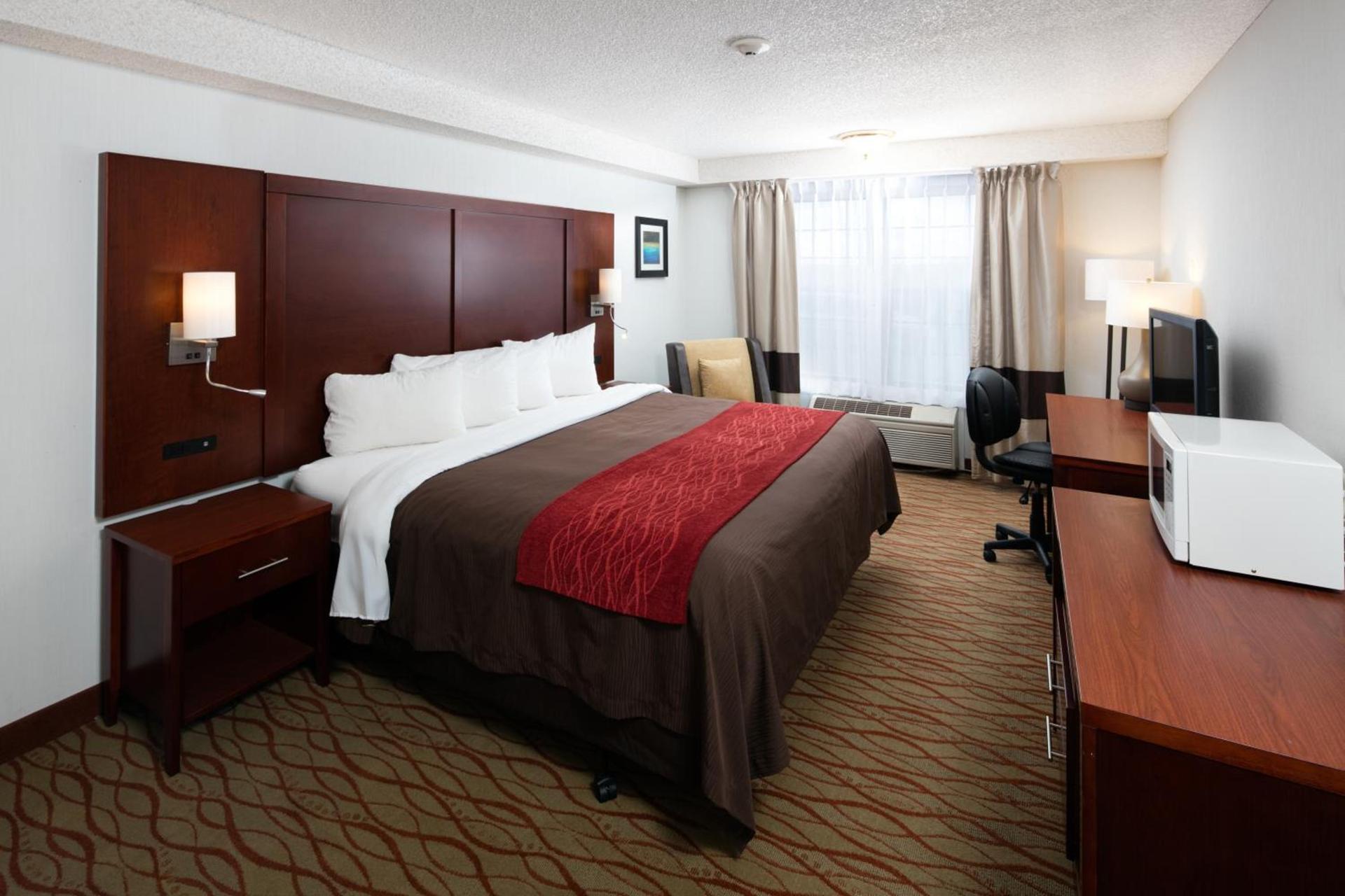 Red Lion Inn & Suites Auburn photo 8