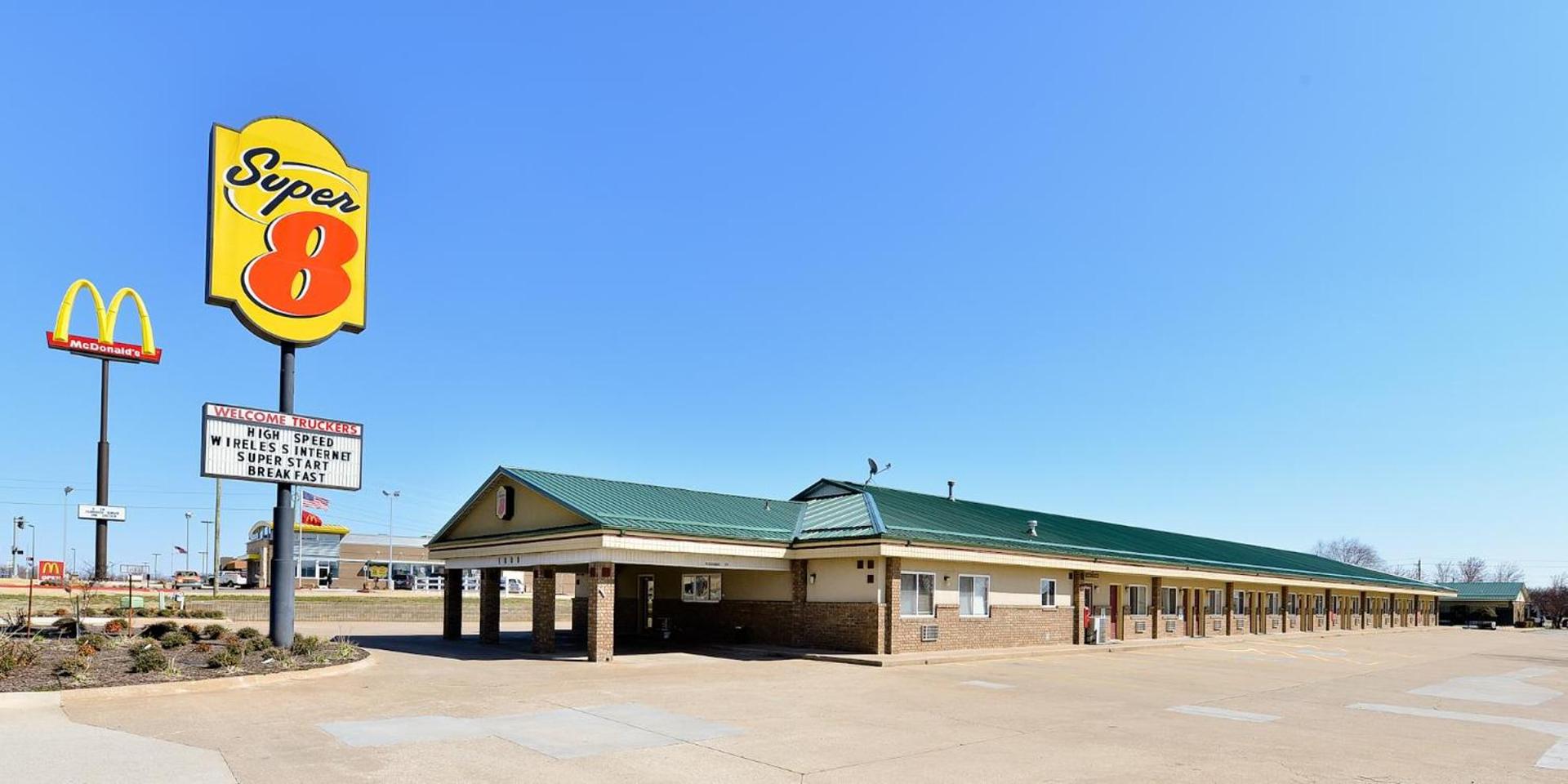 Super 8 by Wyndham Siloam Springs photo 30