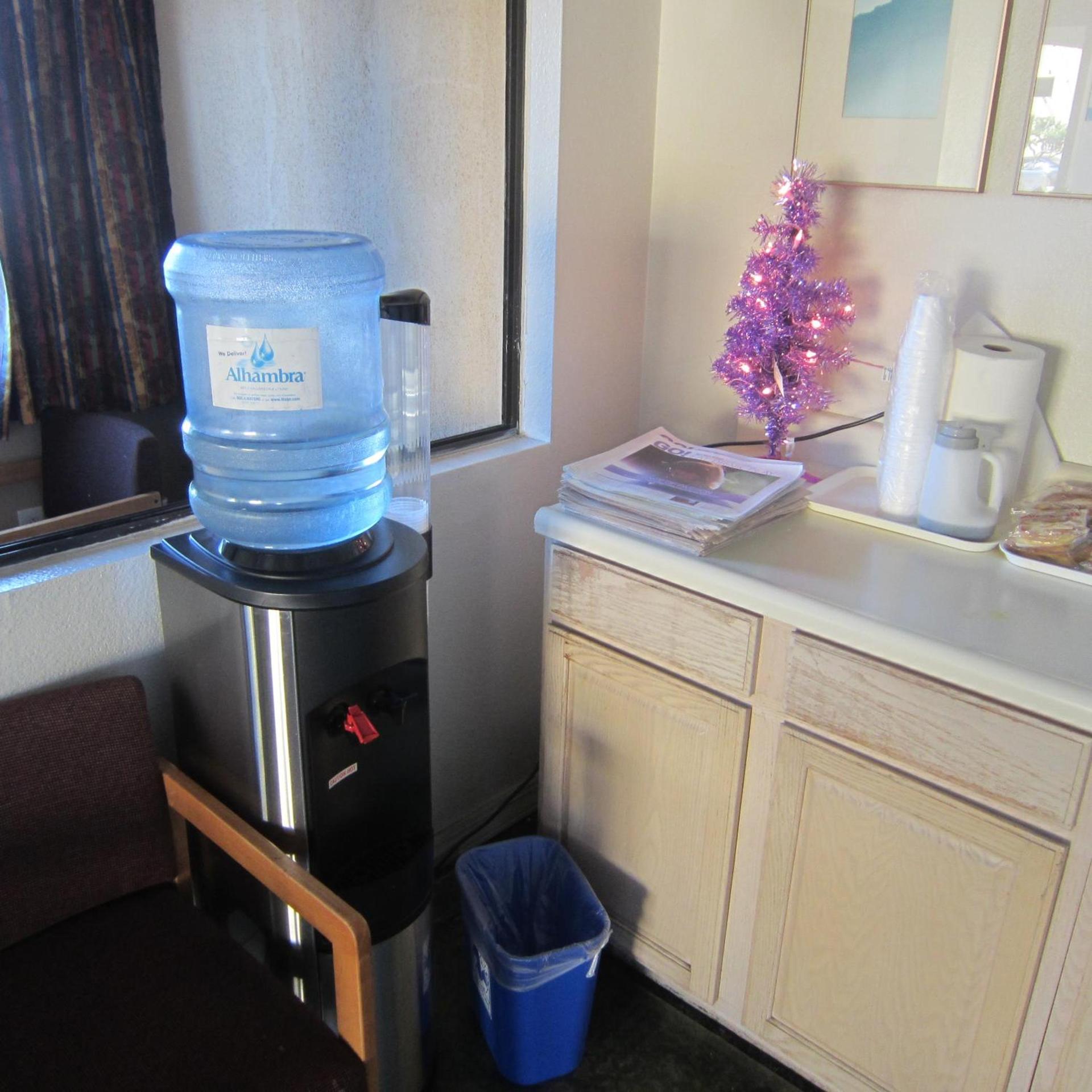 Pacific Best Inn photo 18